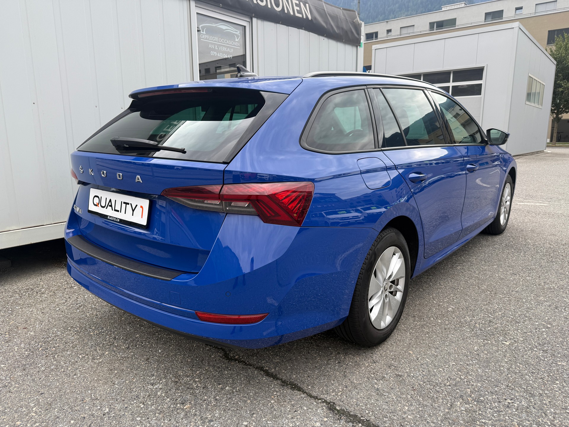 SKODA Octavia Combi 2.0 TDI DSG Ambition *TOP-AUSSTATTUNG*-showroom-element-3