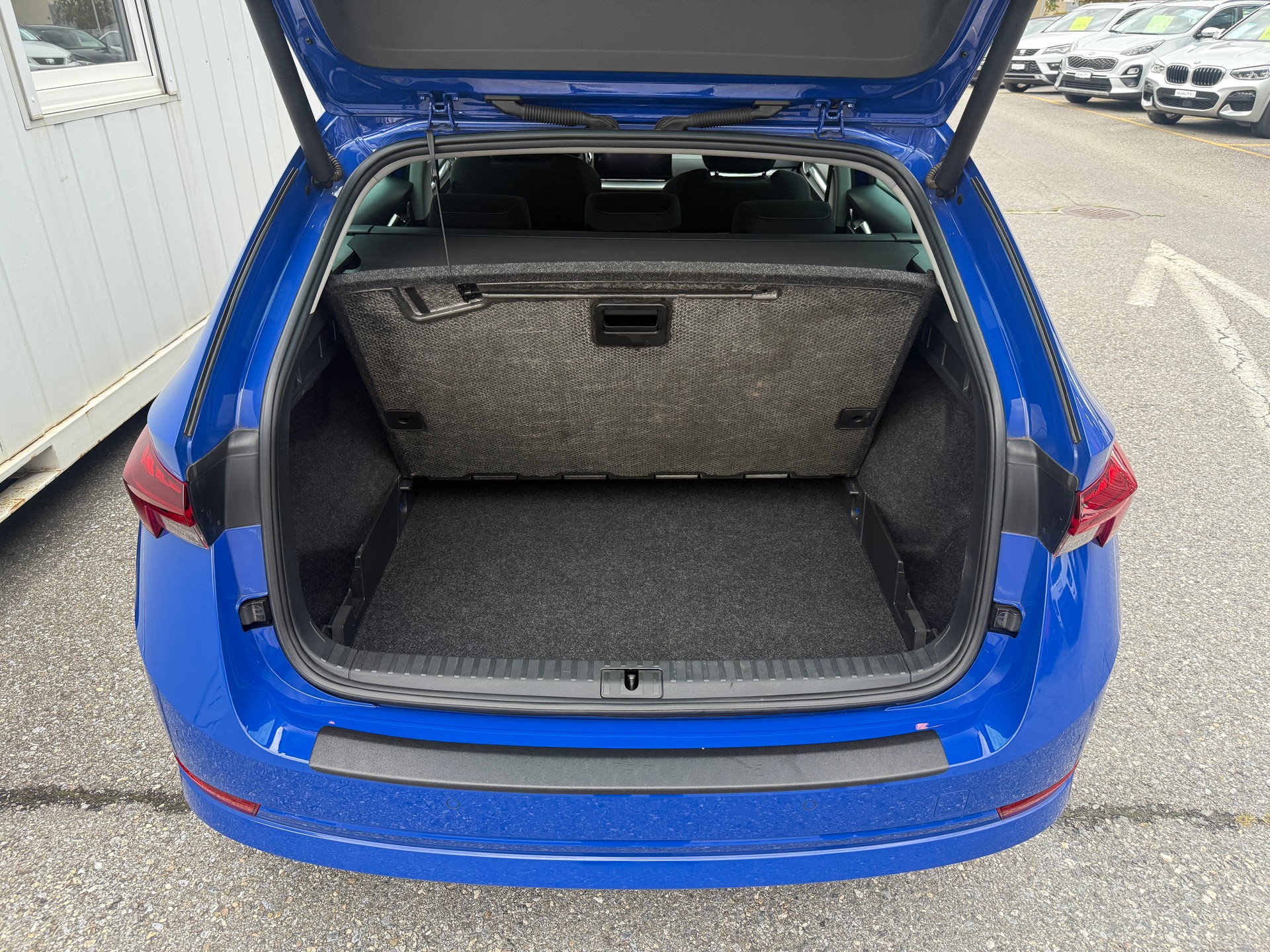 SKODA Octavia Combi 2.0 TDI DSG Ambition *TOP-AUSSTATTUNG*-image-6