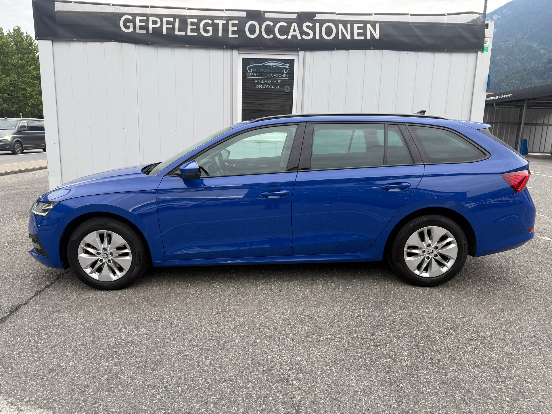 SKODA Octavia Combi 2.0 TDI DSG Ambition *TOP-AUSSTATTUNG*-image-9