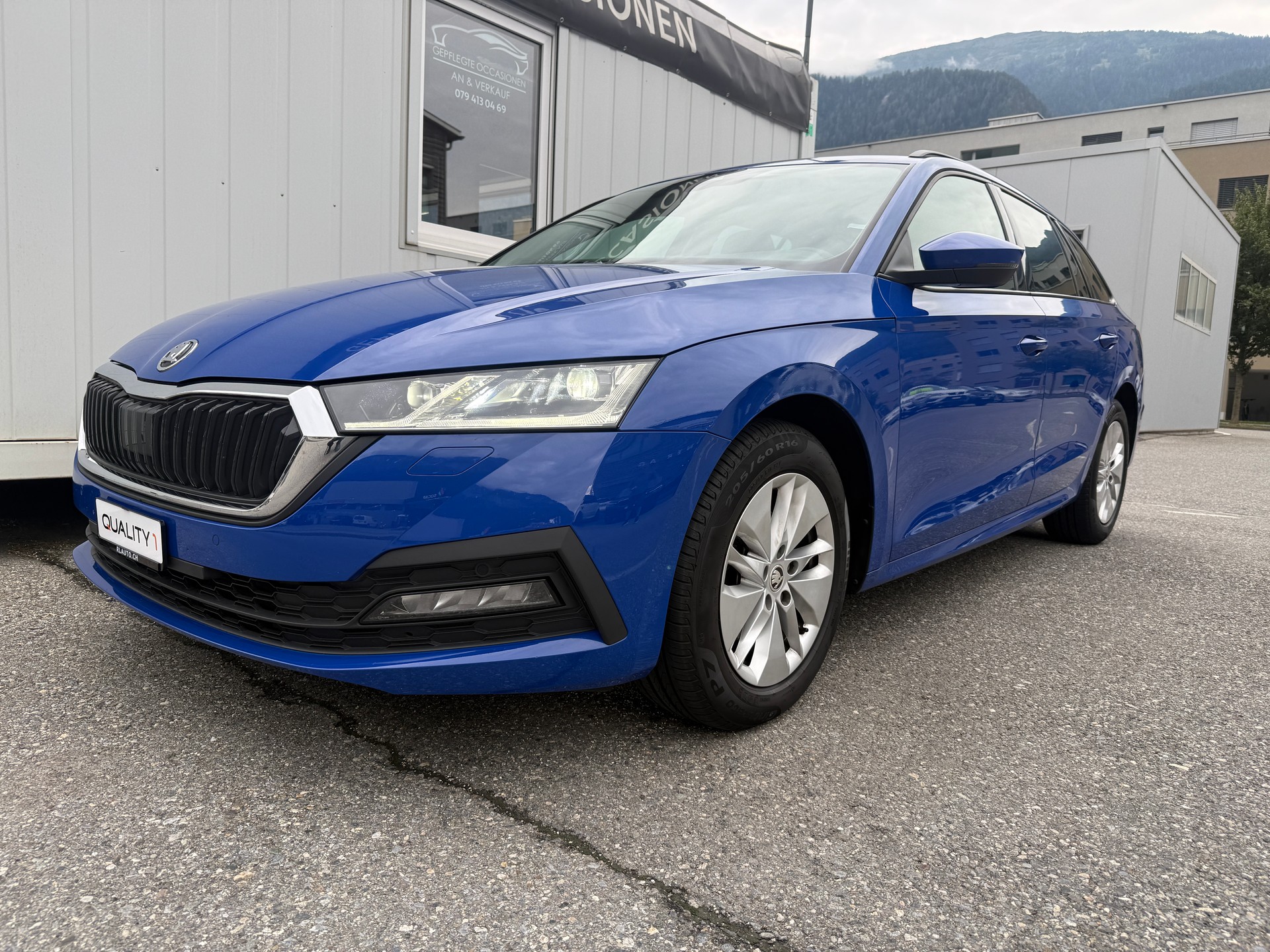 SKODA Octavia Combi 2.0 TDI DSG Ambition *TOP-AUSSTATTUNG*-image-11