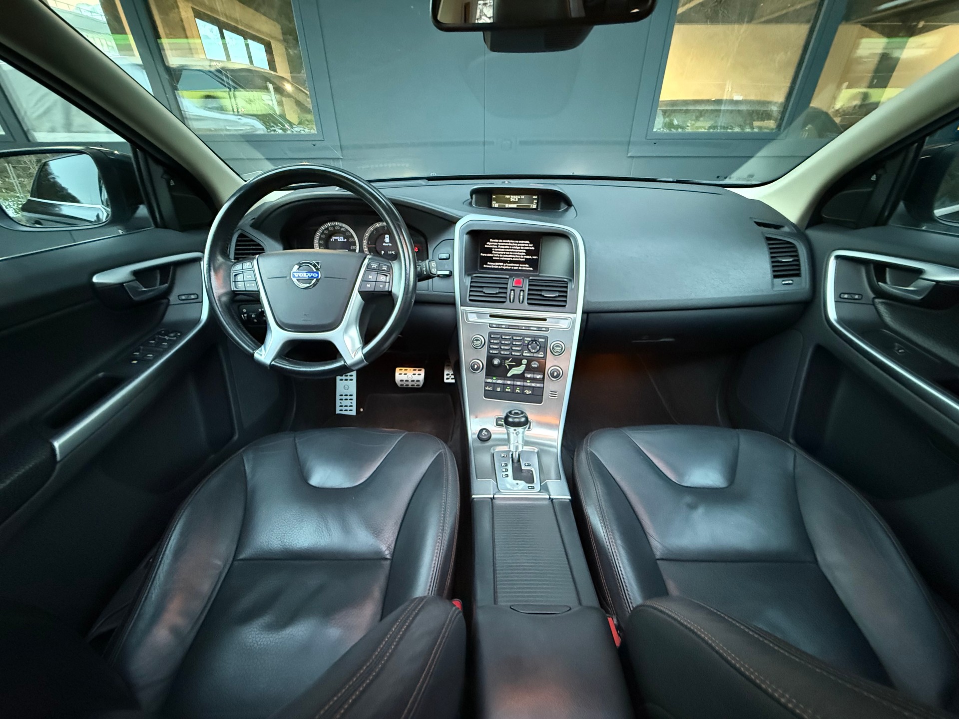 VOLVO XC60 D5 AWD Kinetic Geartronic-image-14