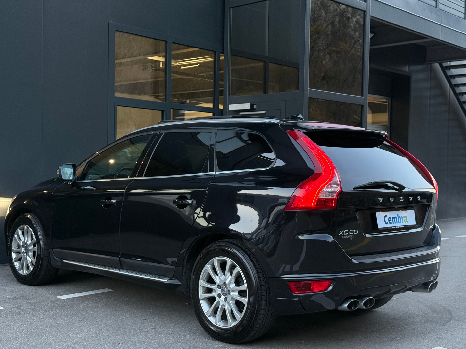 VOLVO XC60 D5 AWD Kinetic Geartronic-image-3