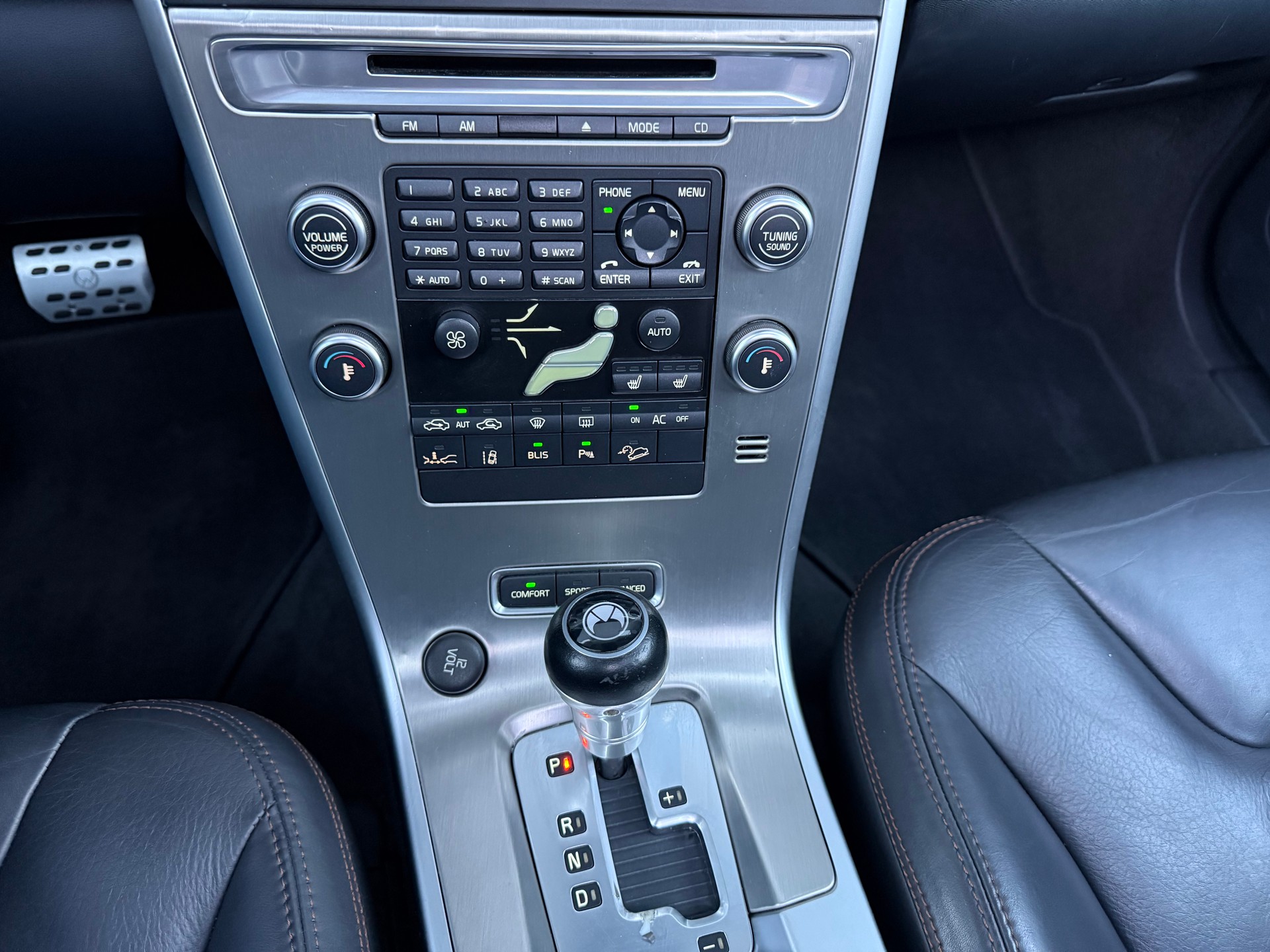 VOLVO XC60 D5 AWD Kinetic Geartronic-image-8