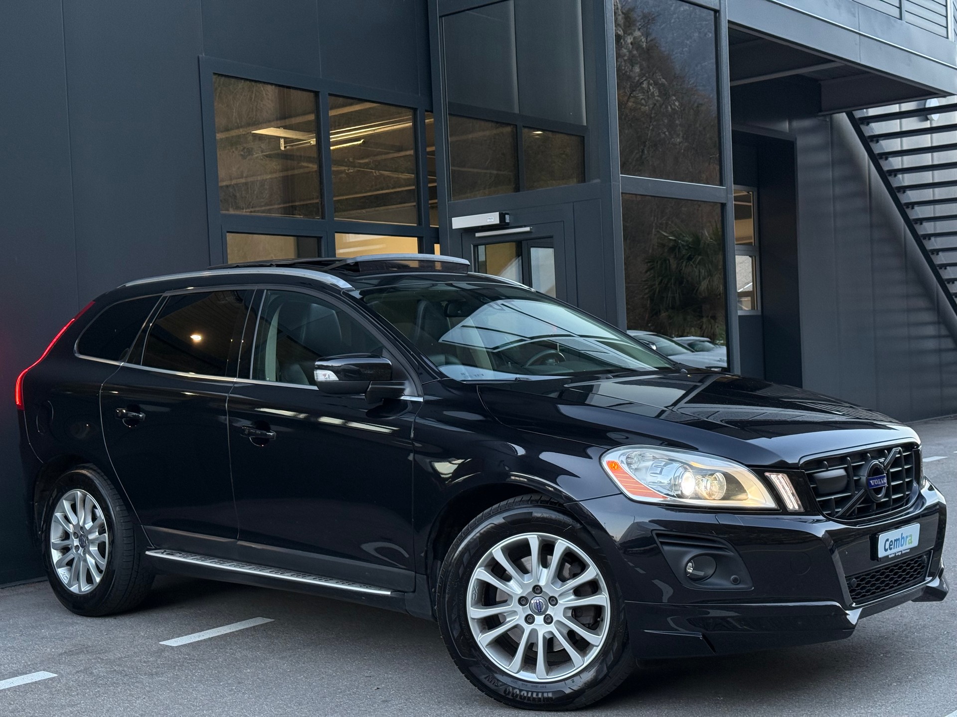 VOLVO XC60 D5 AWD Kinetic Geartronic-image-0