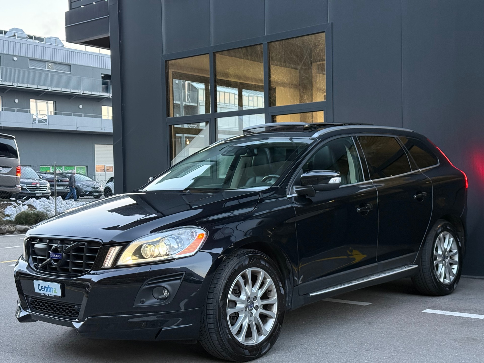 VOLVO XC60 D5 AWD Kinetic Geartronic-image-1
