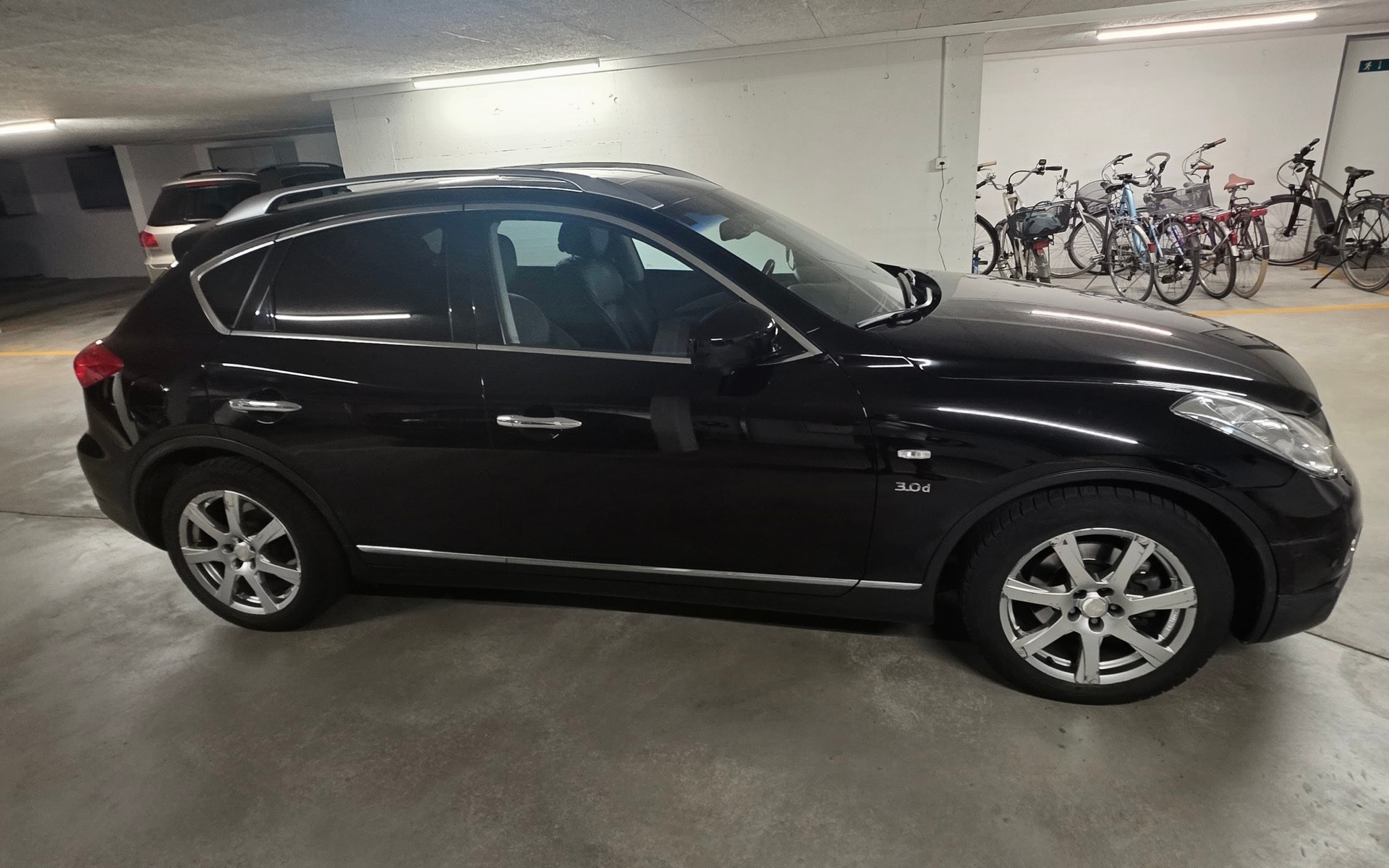 INFINITI 3.0d AWD-image-1
