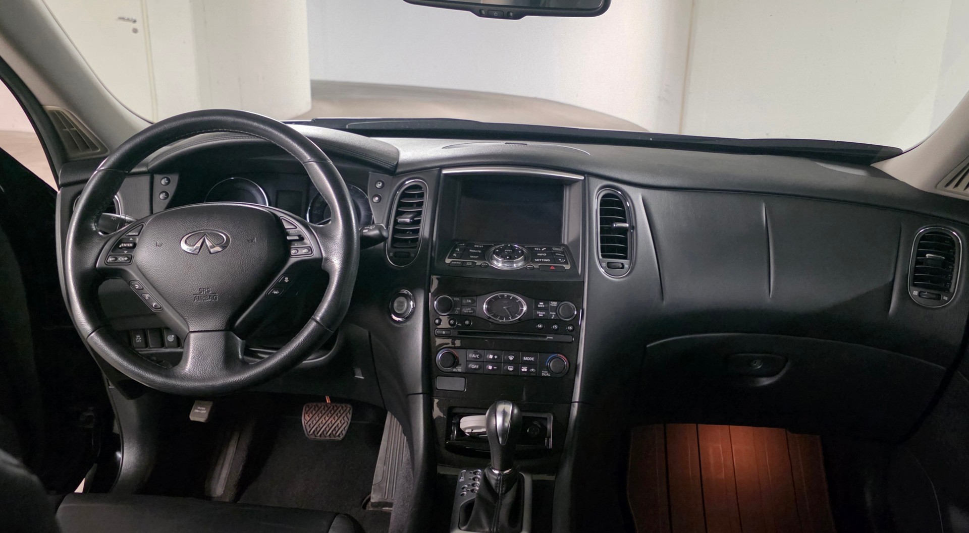 INFINITI 3.0d AWD-image-3