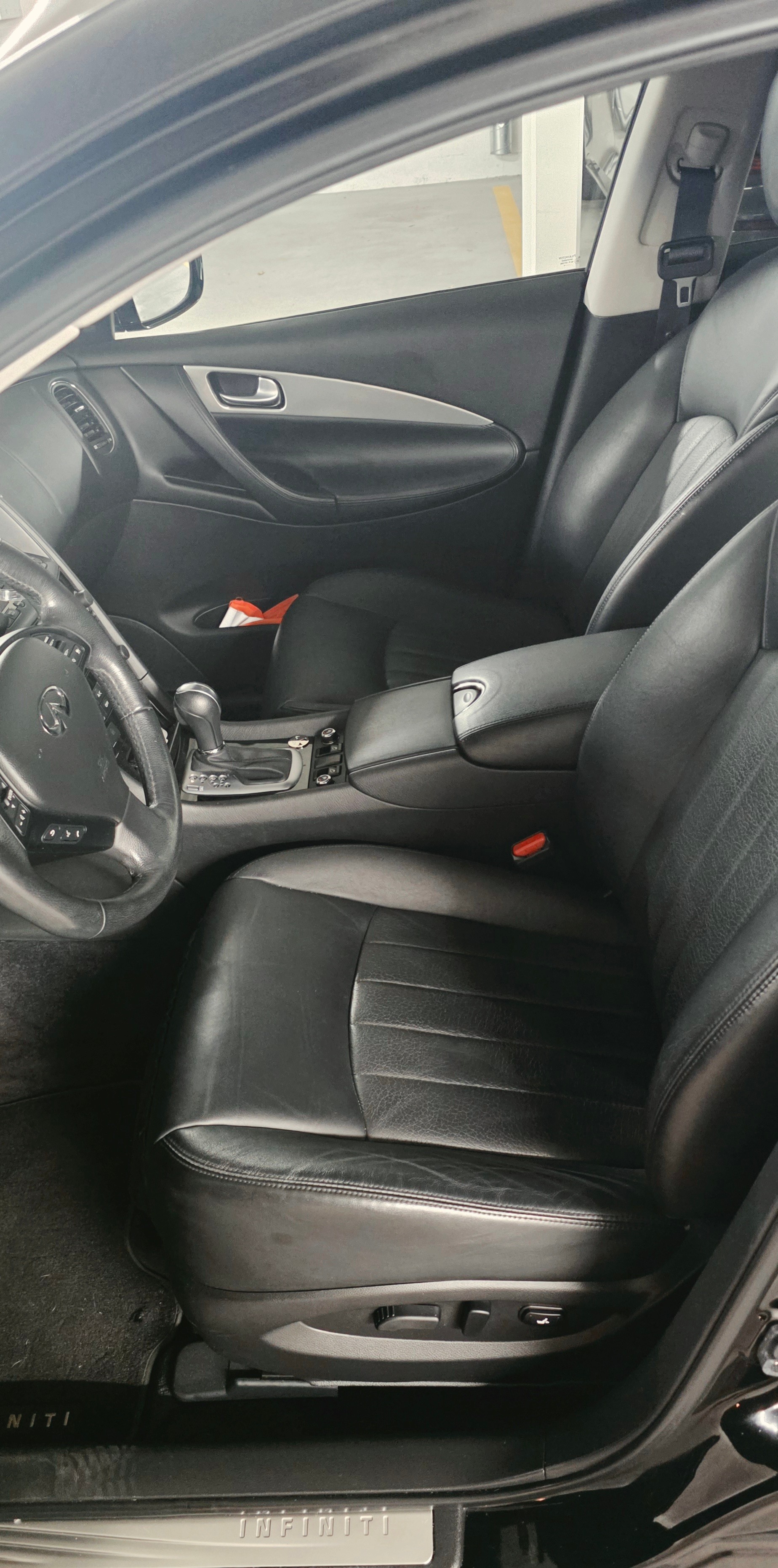 INFINITI 3.0d AWD-image-5