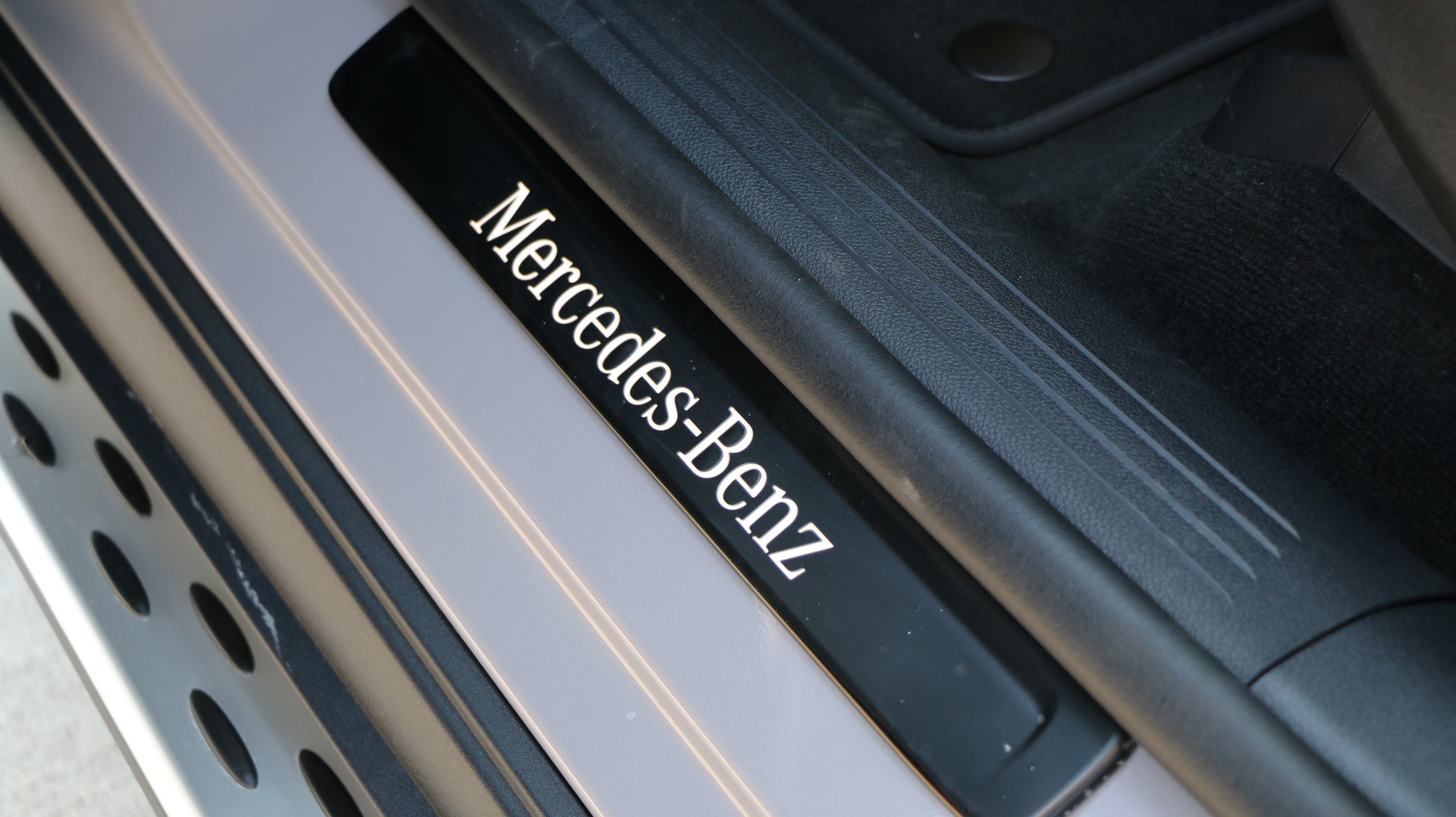 MERCEDES-BENZ GLC 400 4MATIC with EQ Technology-image-25