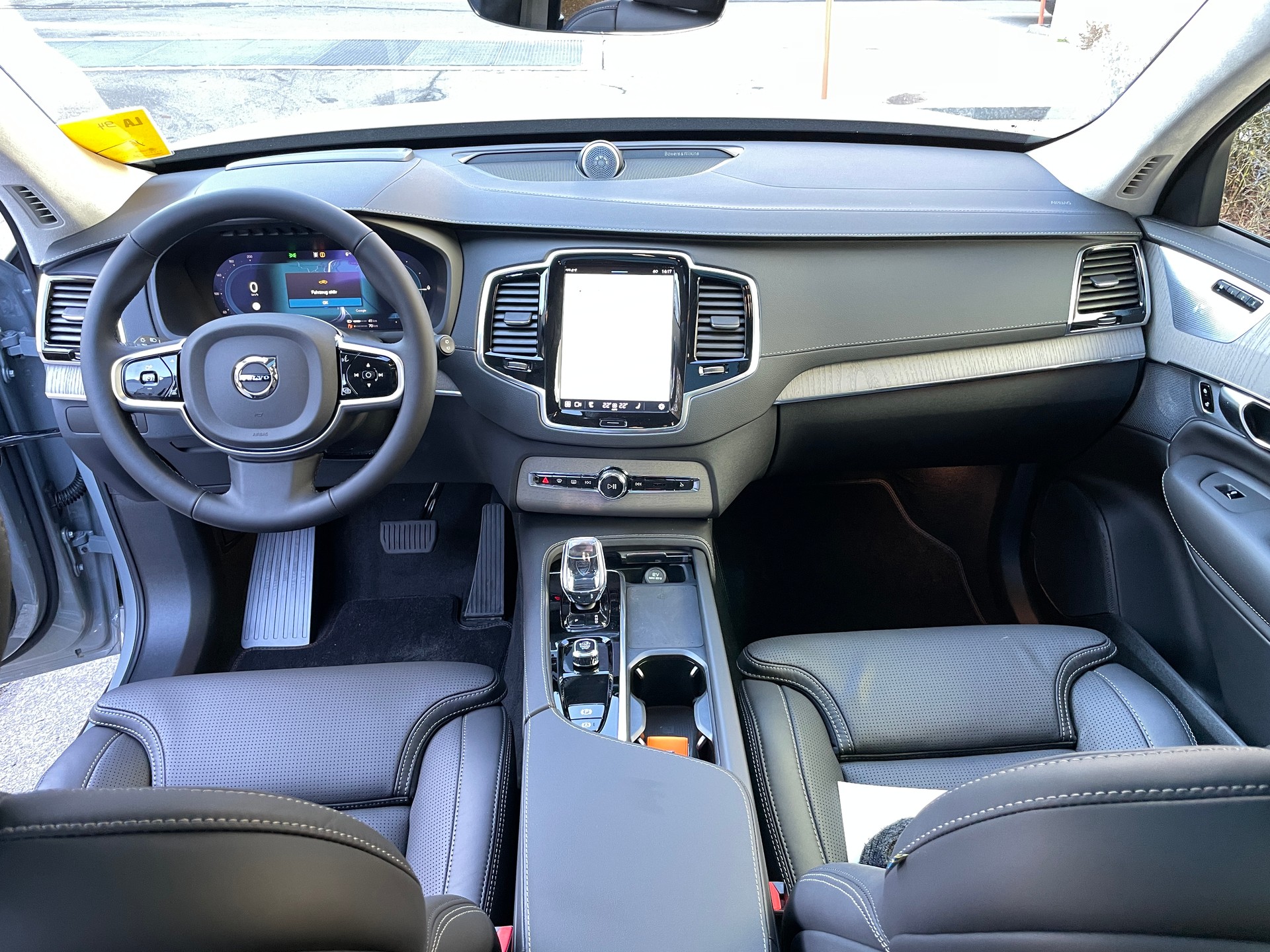 VOLVO XC90 T8 eAWD PluginHybrid Ultra Dark 7-Sitzer Geartronic-image-19