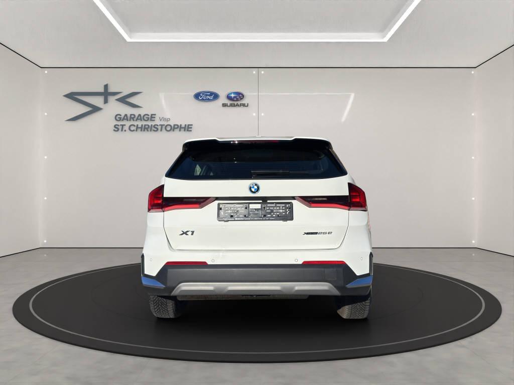 BMW X1 25e xDrive-showroom-element-3