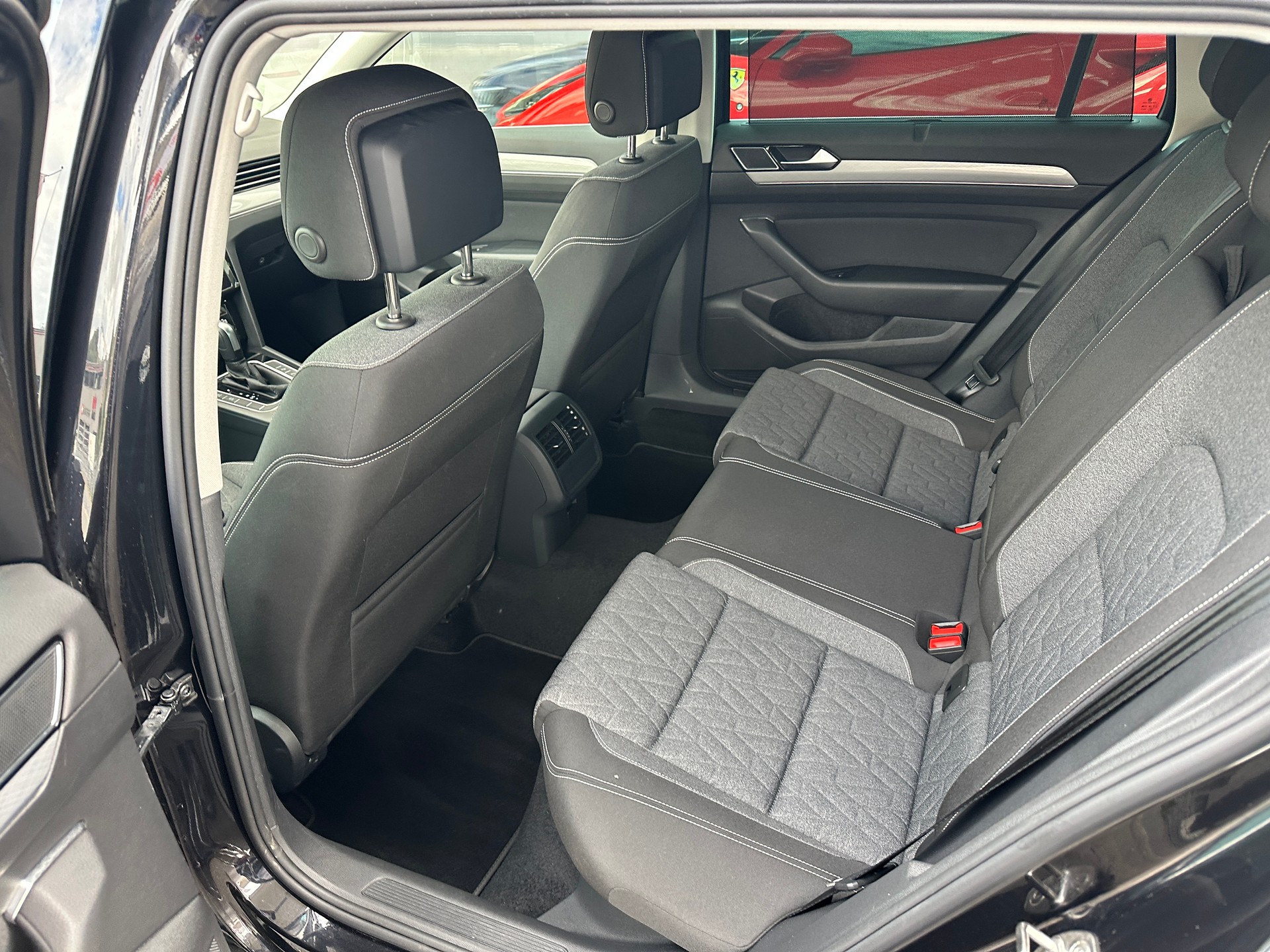 VW Passat 2.0 TDI BMT Business DSG-image-4
