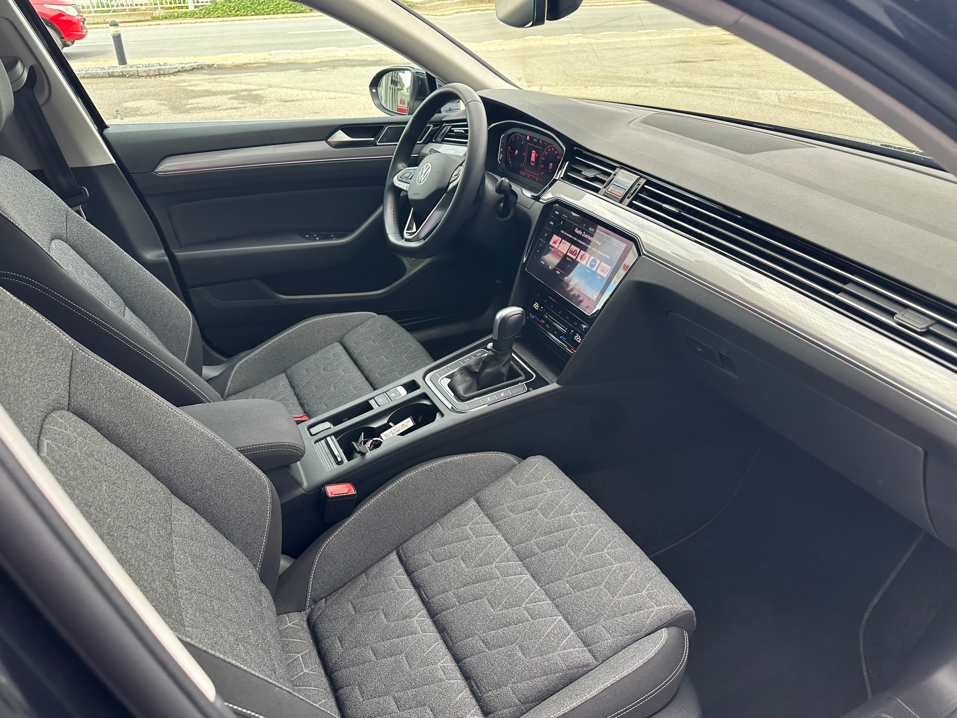 VW Passat 2.0 TDI BMT Business DSG-image-3