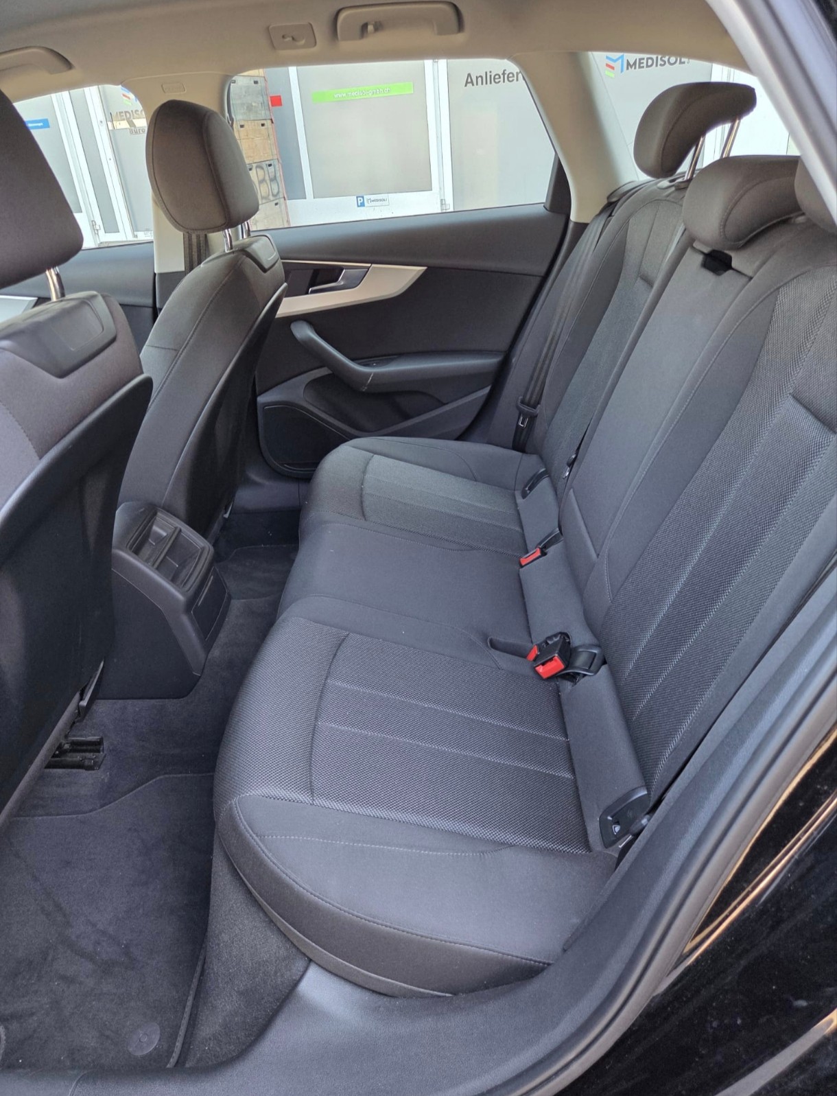 AUDI A4 Avant 2.0 TDI S-tronic-image-11