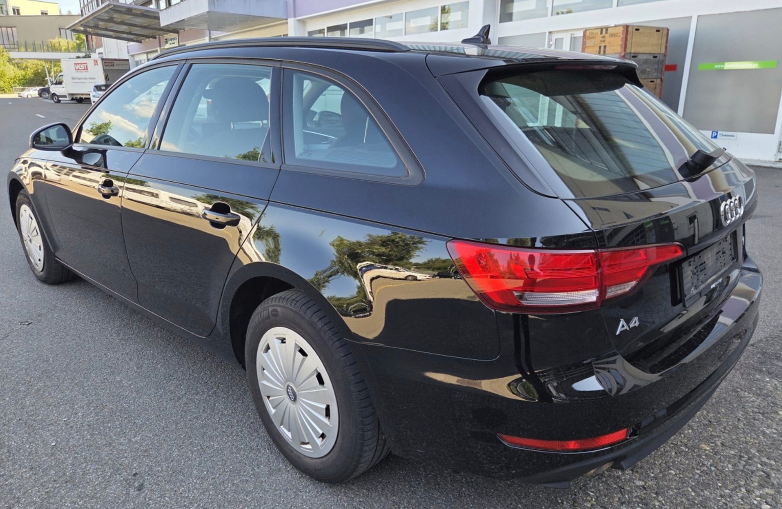 AUDI A4 Avant 2.0 TDI S-tronic-image-2