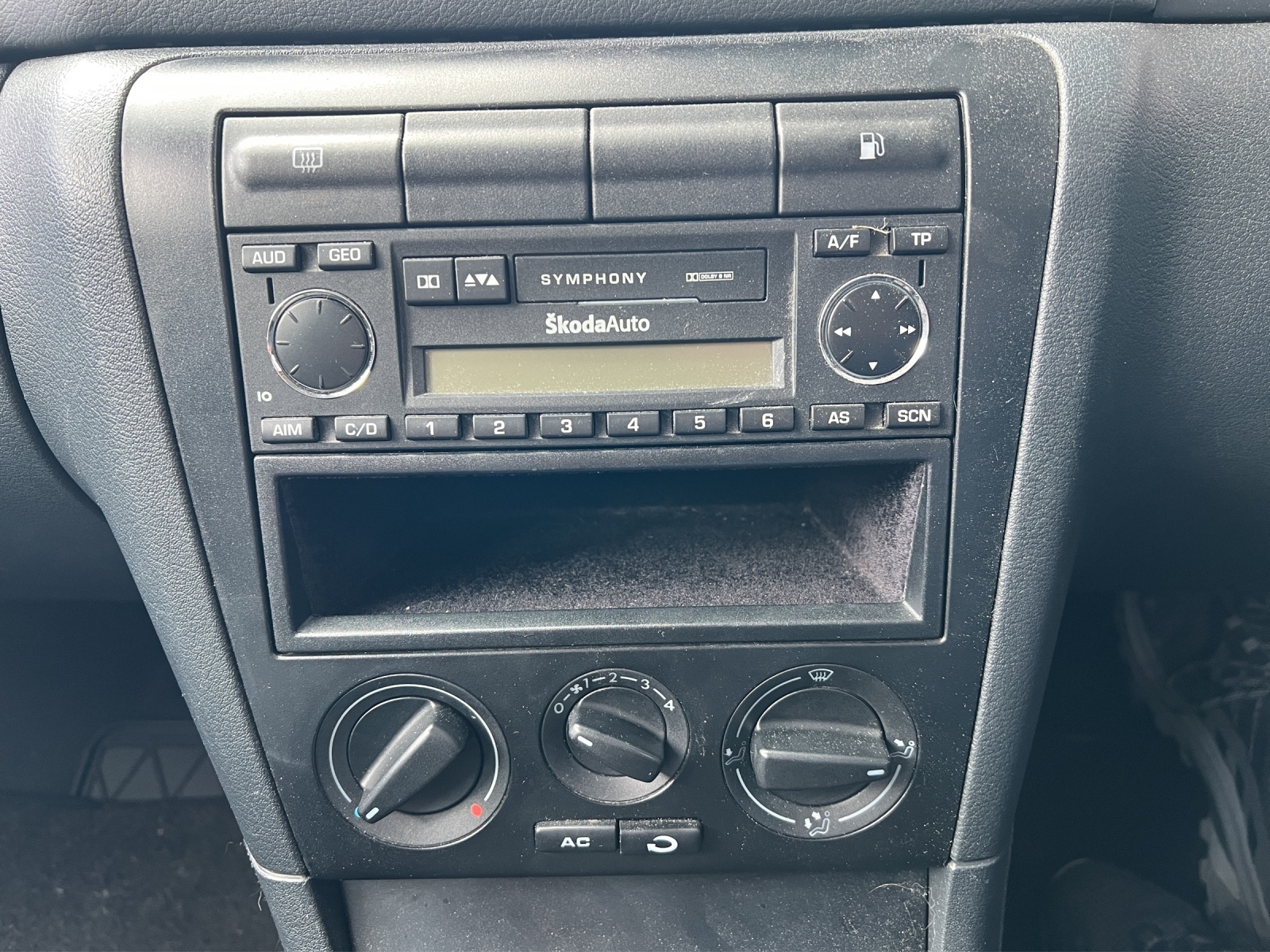 SKODA Octavia 2.0 Ambiente Rechtslenker-image-10