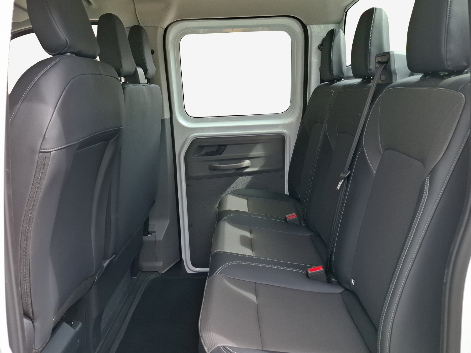 VW Transporter 2.0 TDI-image-11