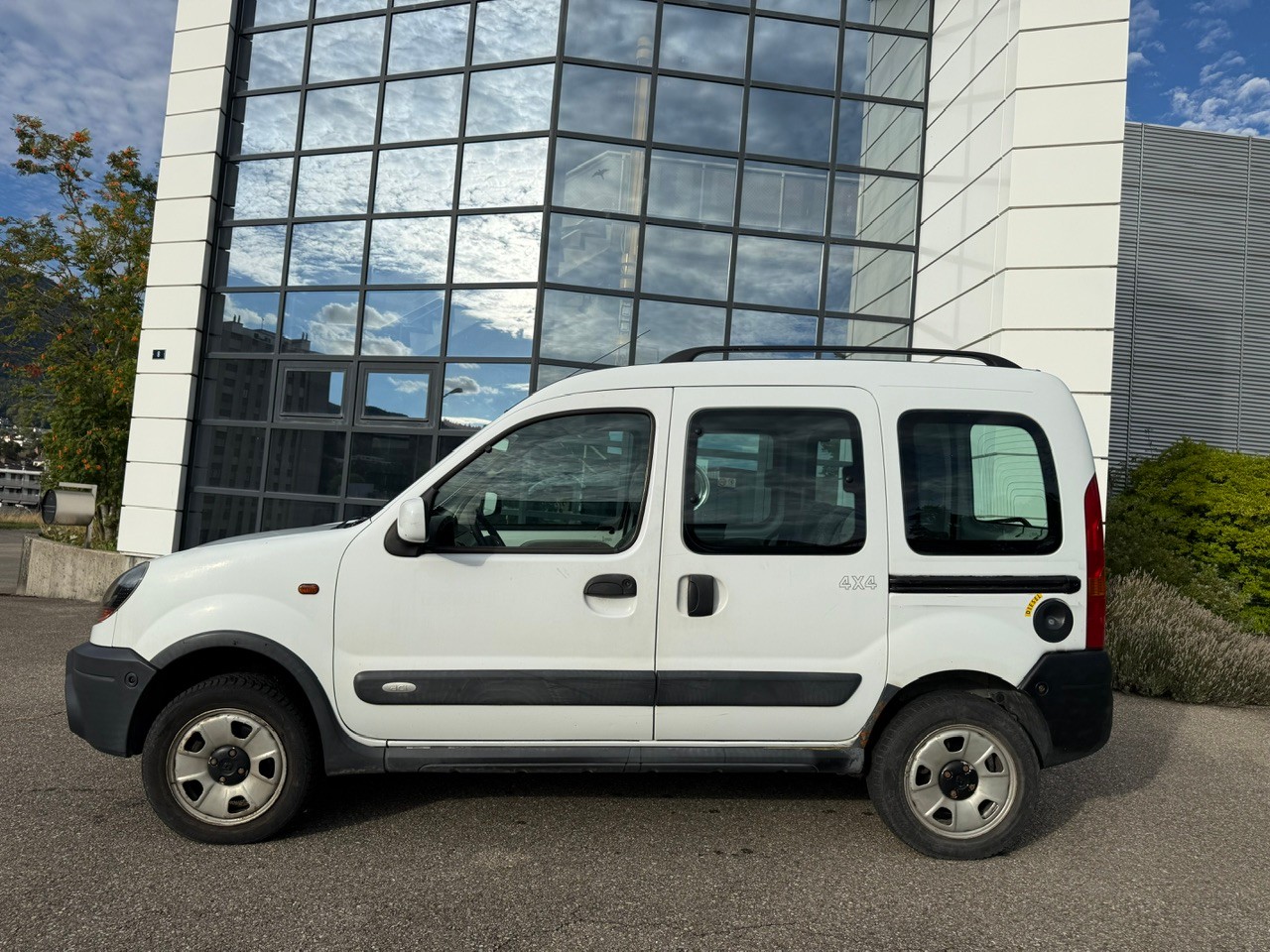 RENAULT Kangoo 1.9 dCi Privilège Suisse 4x4-image-3