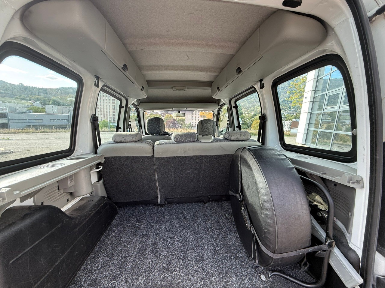 RENAULT Kangoo 1.9 dCi Privilège Suisse 4x4-image-10