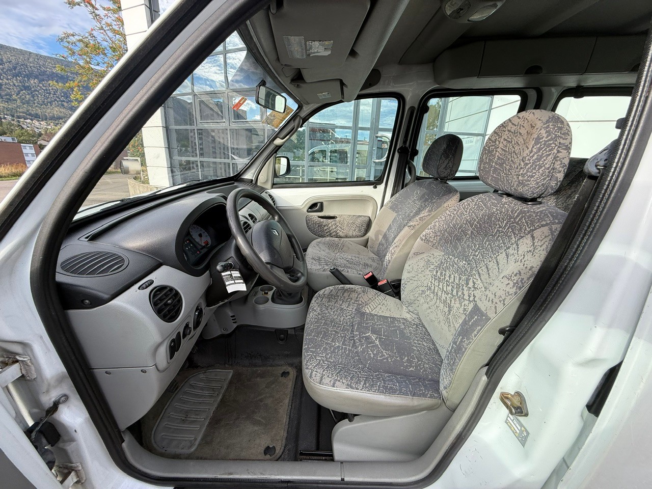 RENAULT Kangoo 1.9 dCi Privilège Suisse 4x4-image-12