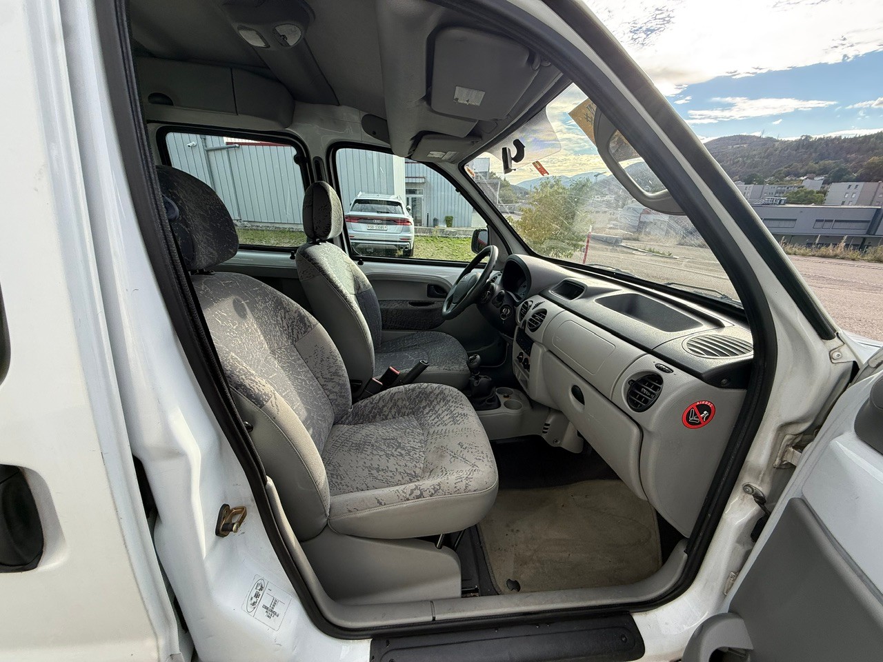 RENAULT Kangoo 1.9 dCi Privilège Suisse 4x4-image-9