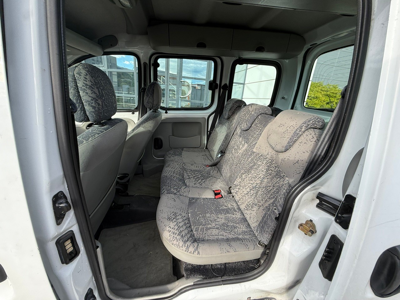 RENAULT Kangoo 1.9 dCi Privilège Suisse 4x4-image-11