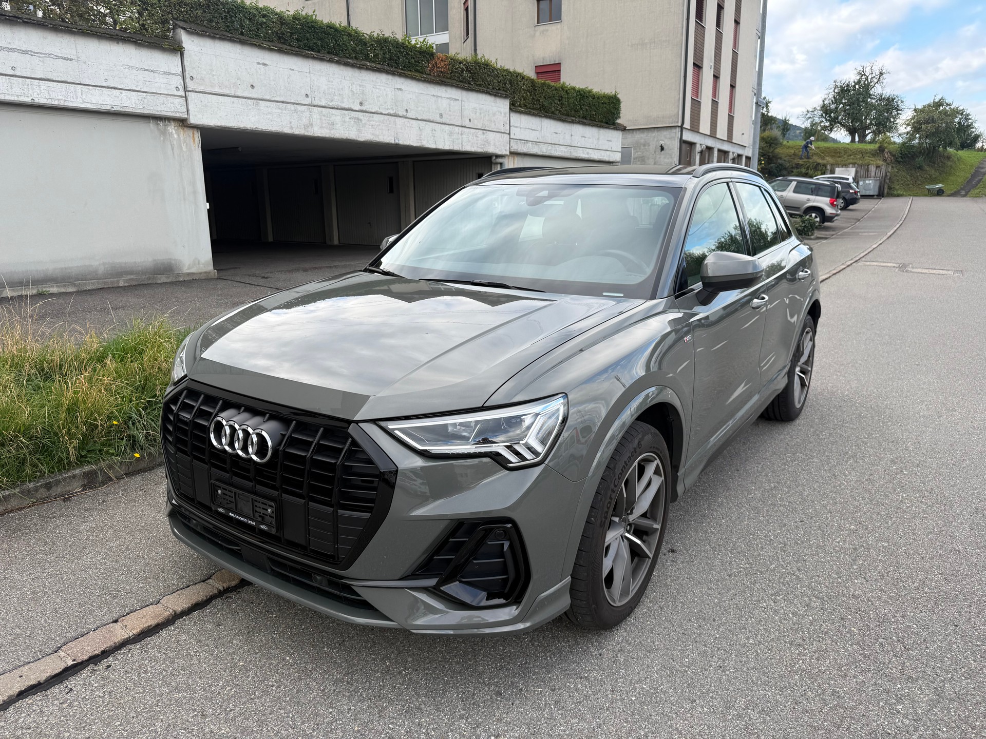 AUDI Q3 35 TDI S line quattro S-tronic-image-1