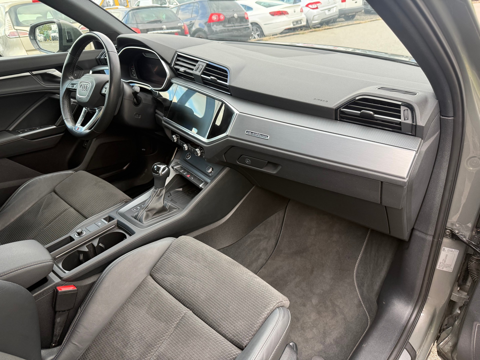 AUDI Q3 35 TDI S line quattro S-tronic-image-6