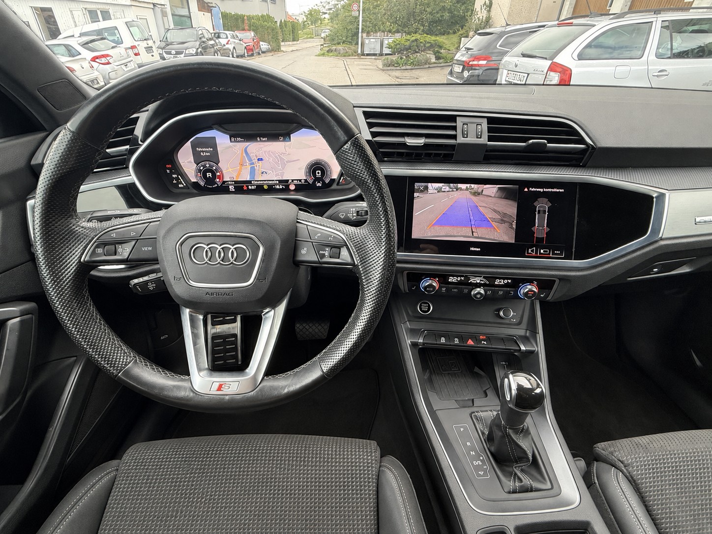 AUDI Q3 35 TDI S line quattro S-tronic-image-11