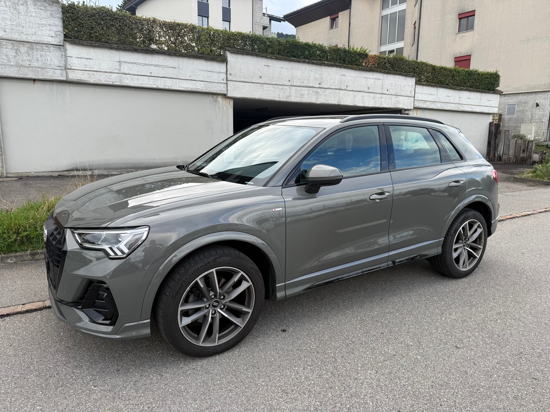 AUDI Q3 35 TDI S line quattro S-tronic-image-2