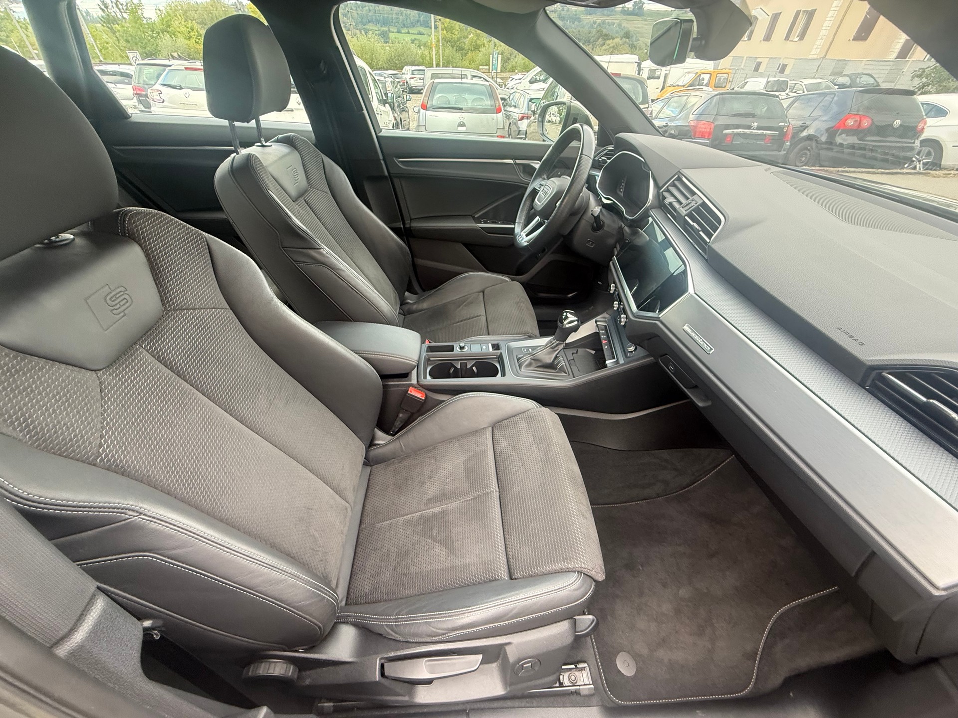 AUDI Q3 35 TDI S line quattro S-tronic-image-7