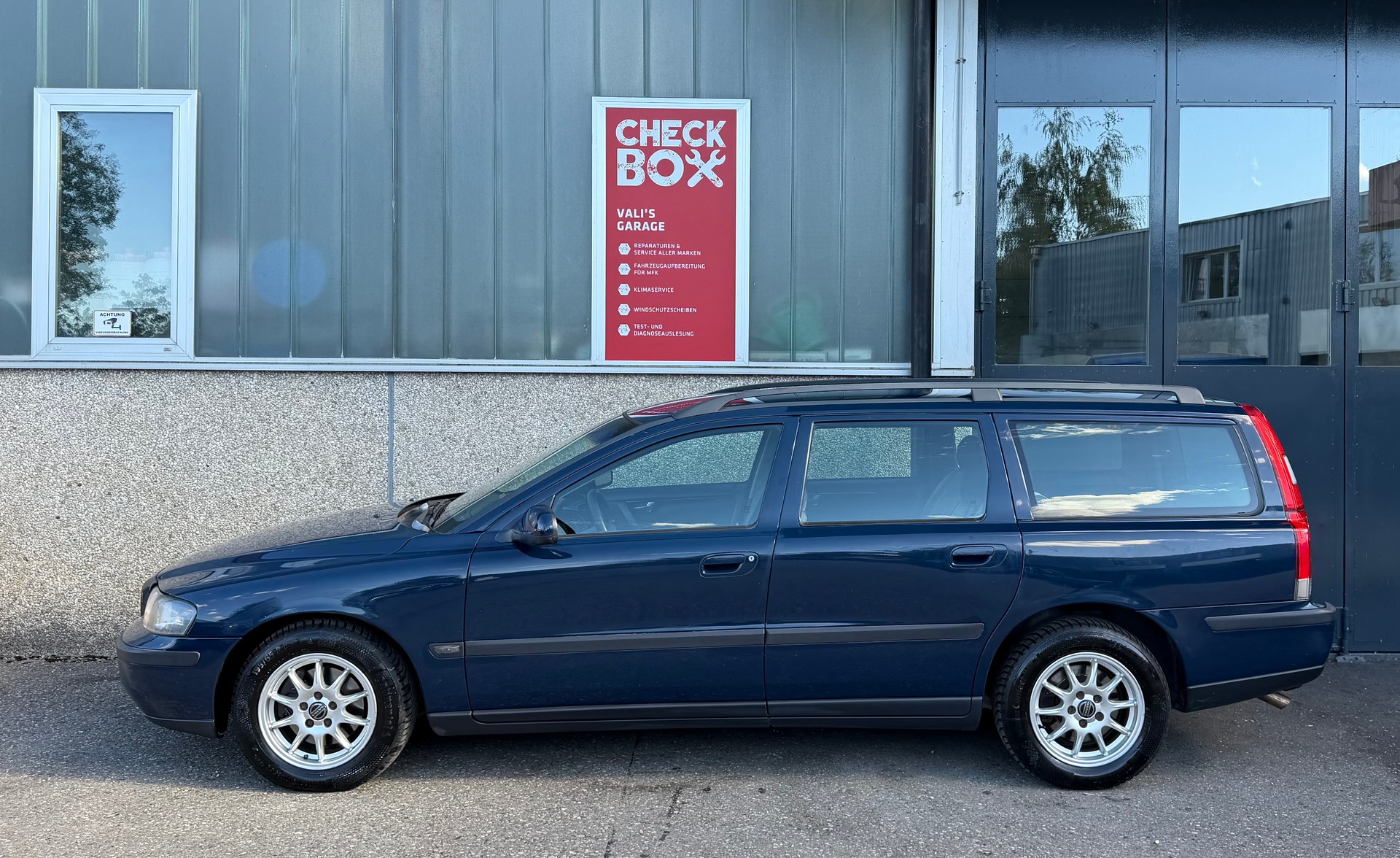 VOLVO V70 2.4-image-1