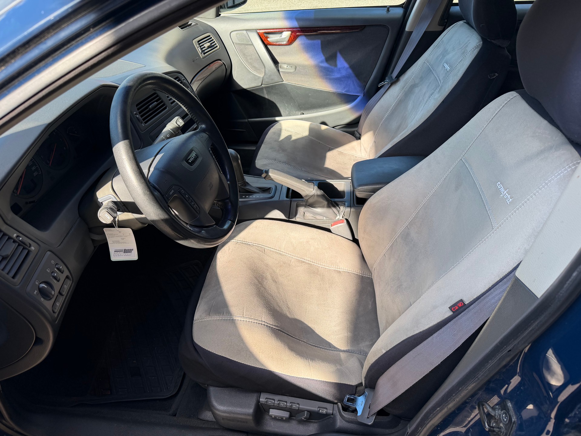 VOLVO V70 2.4-image-6