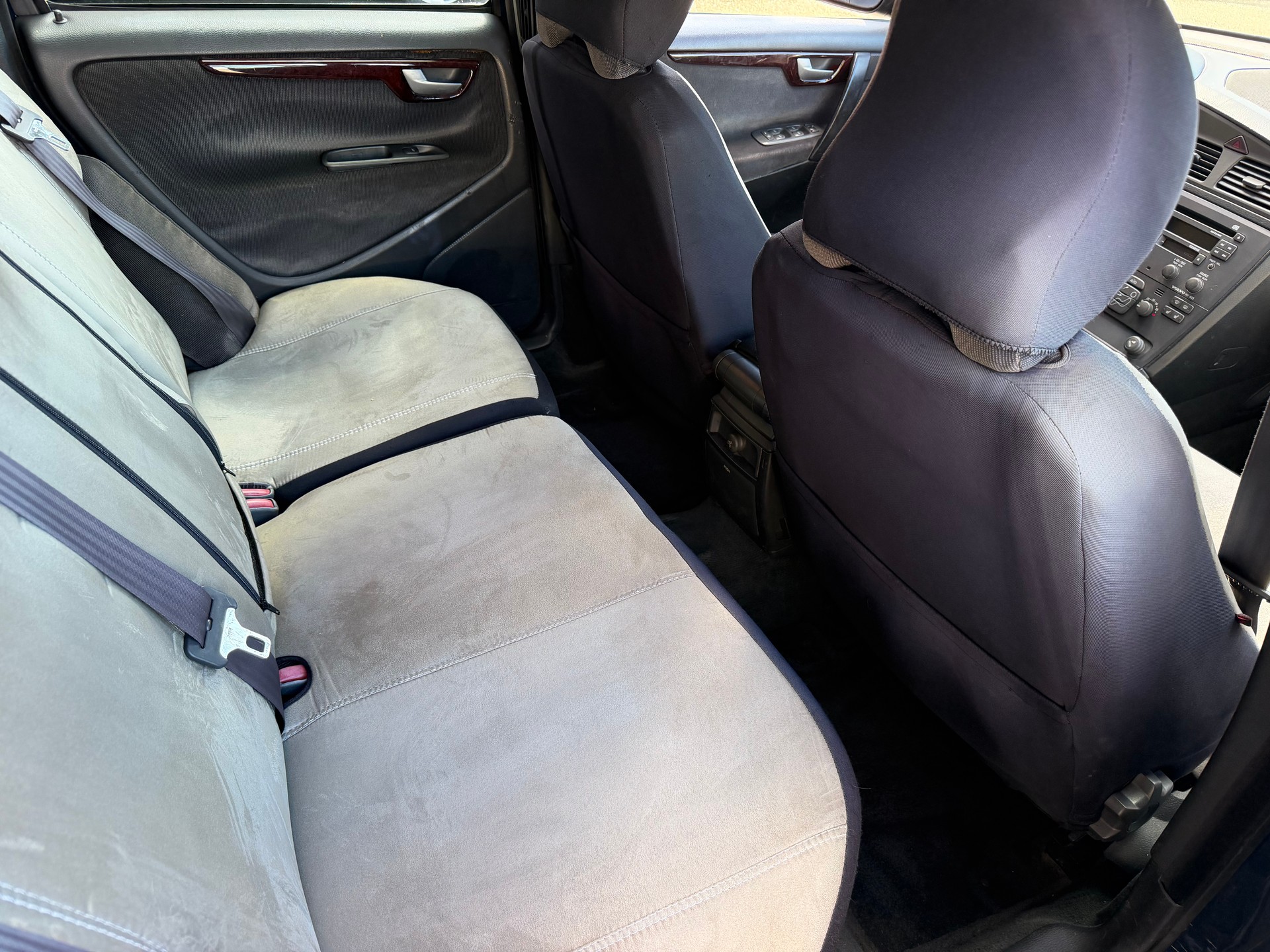 VOLVO V70 2.4-image-10