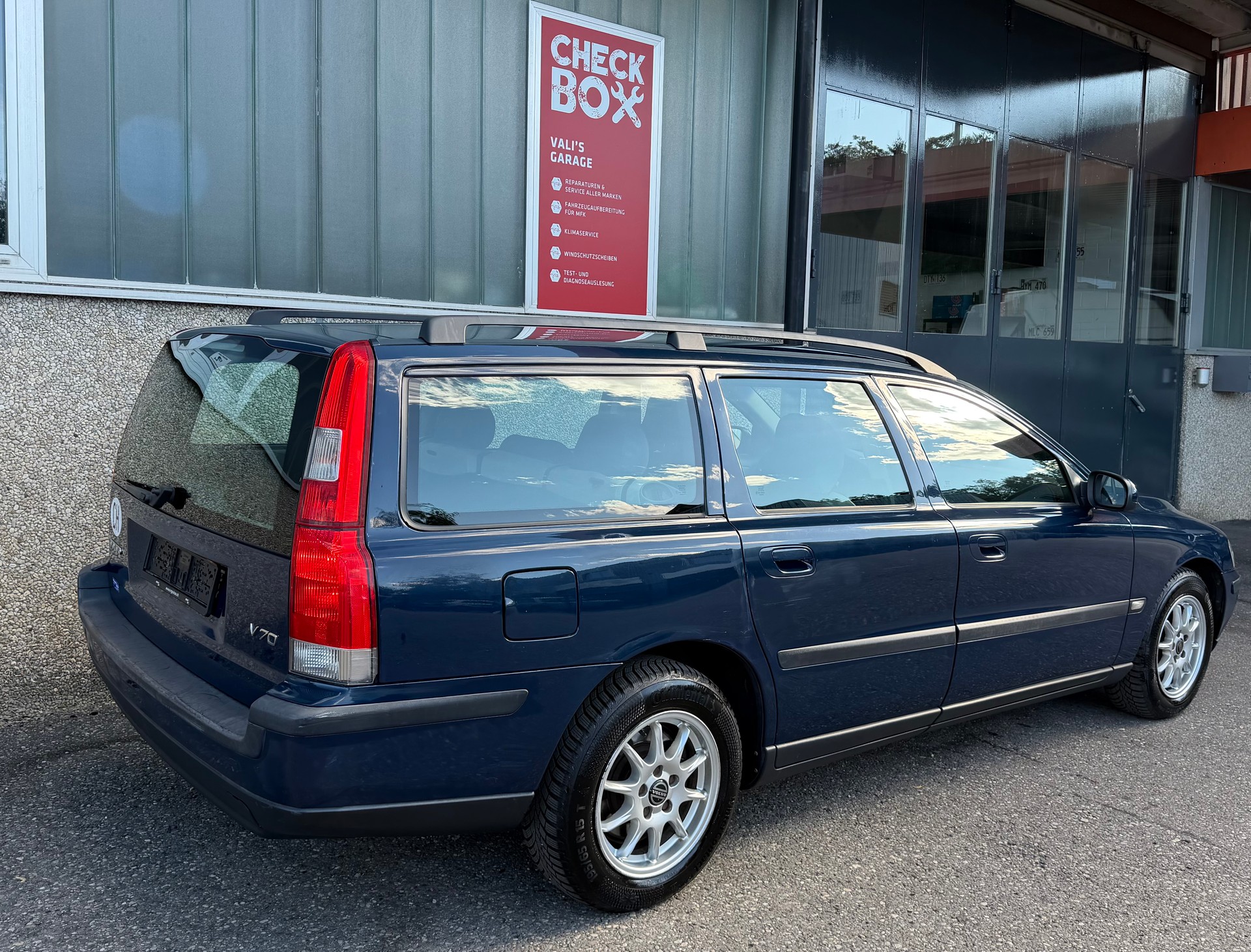 VOLVO V70 2.4-image-5