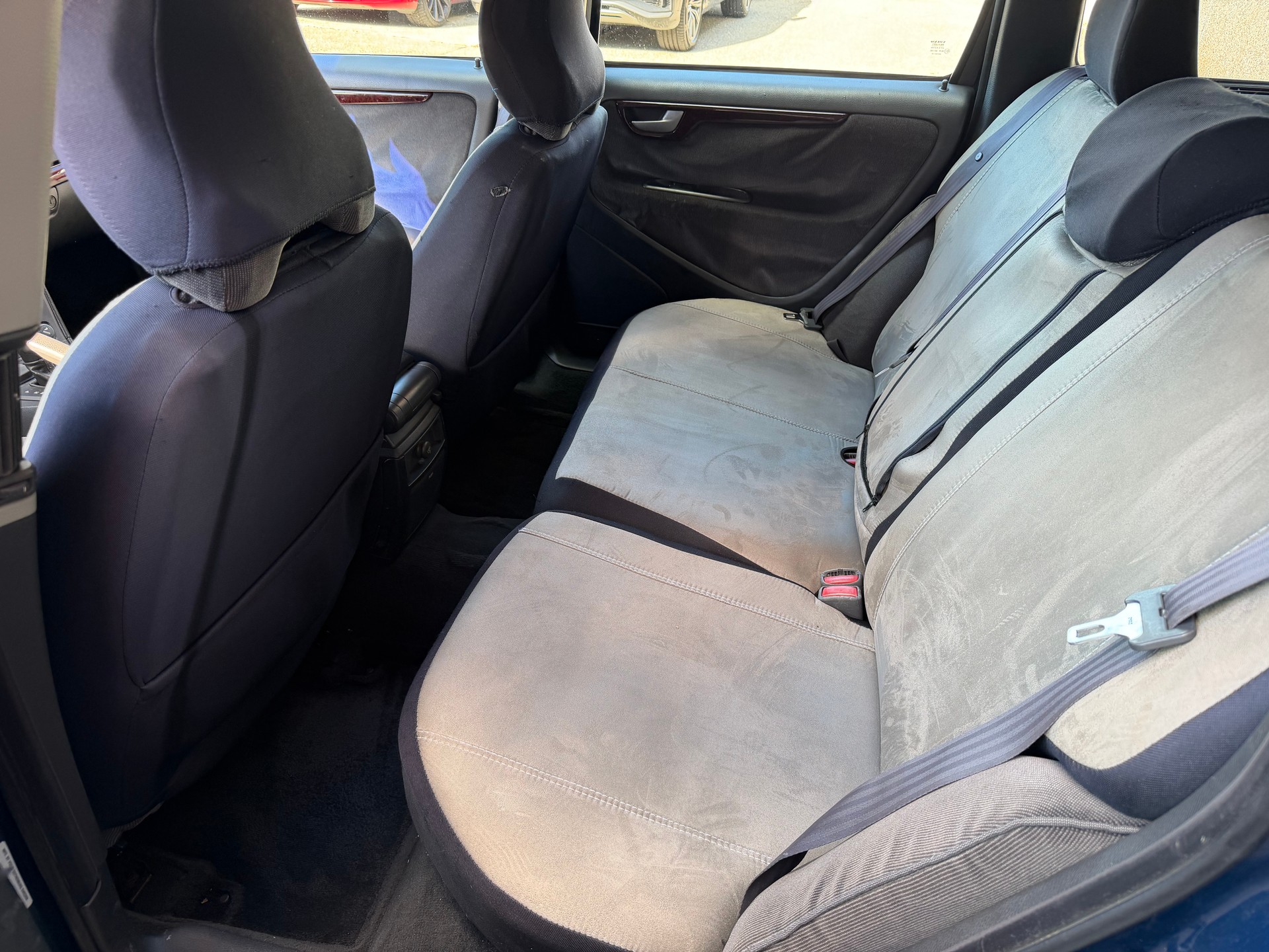VOLVO V70 2.4-image-11