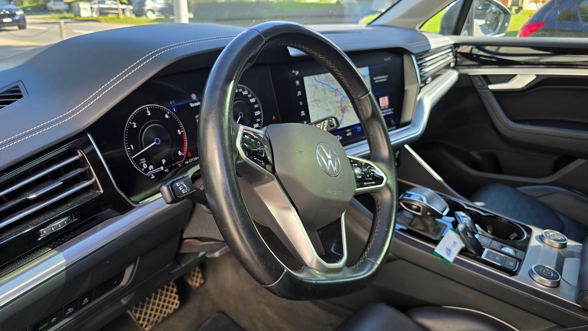 VW Touareg 3.0 TDI Elegance Tiptronic-image-14