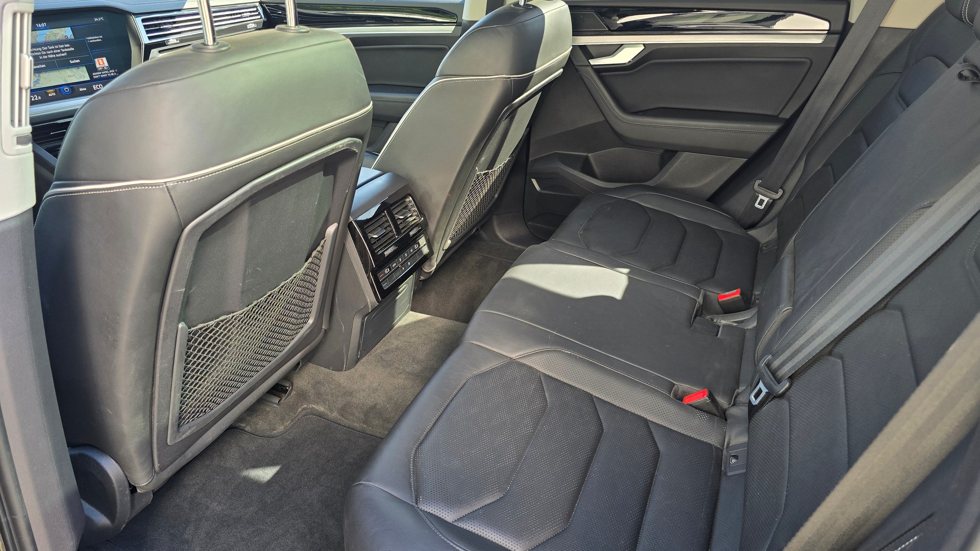 VW Touareg 3.0 TDI Elegance Tiptronic-image-9