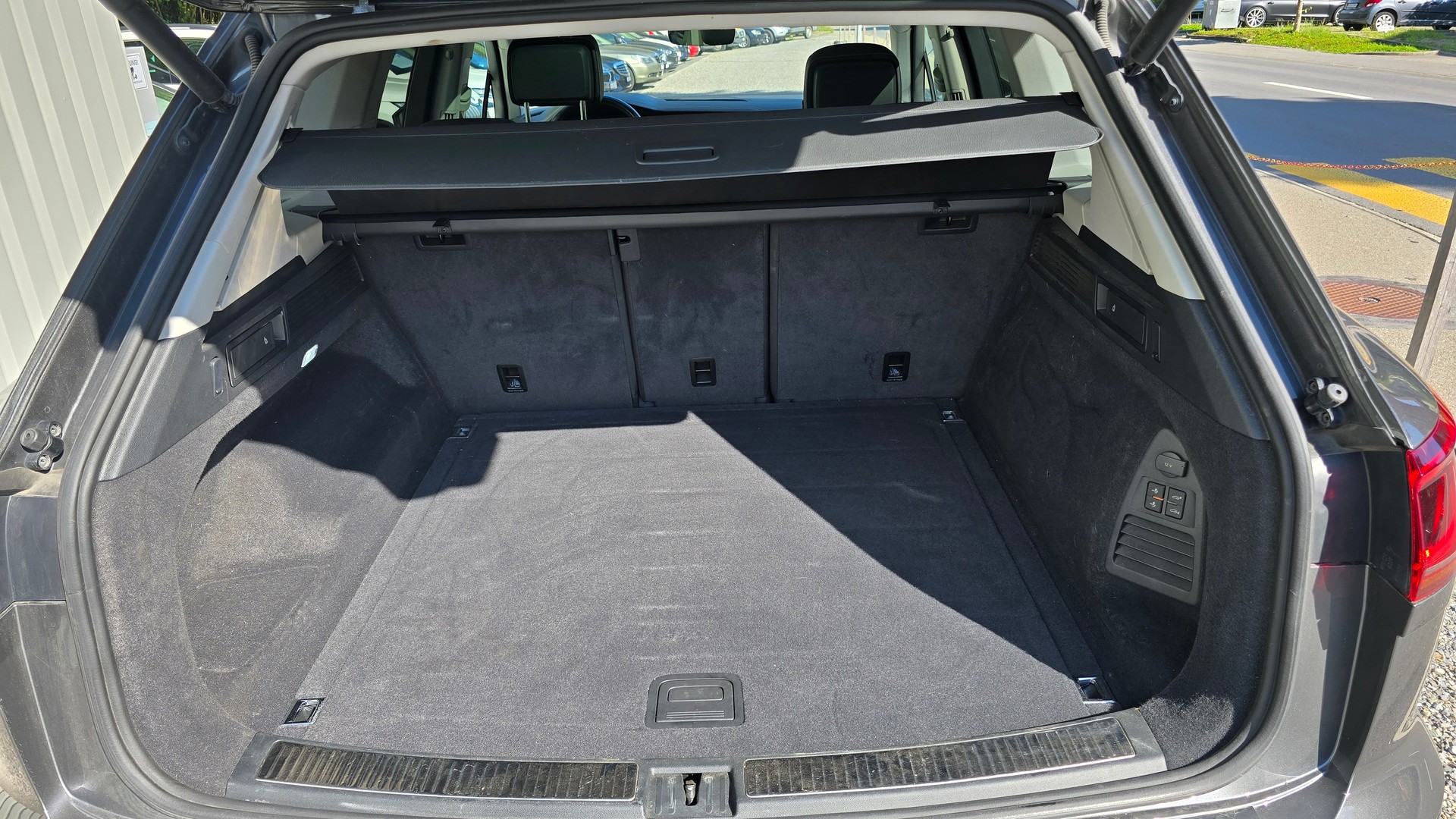 VW Touareg 3.0 TDI Elegance Tiptronic-image-6