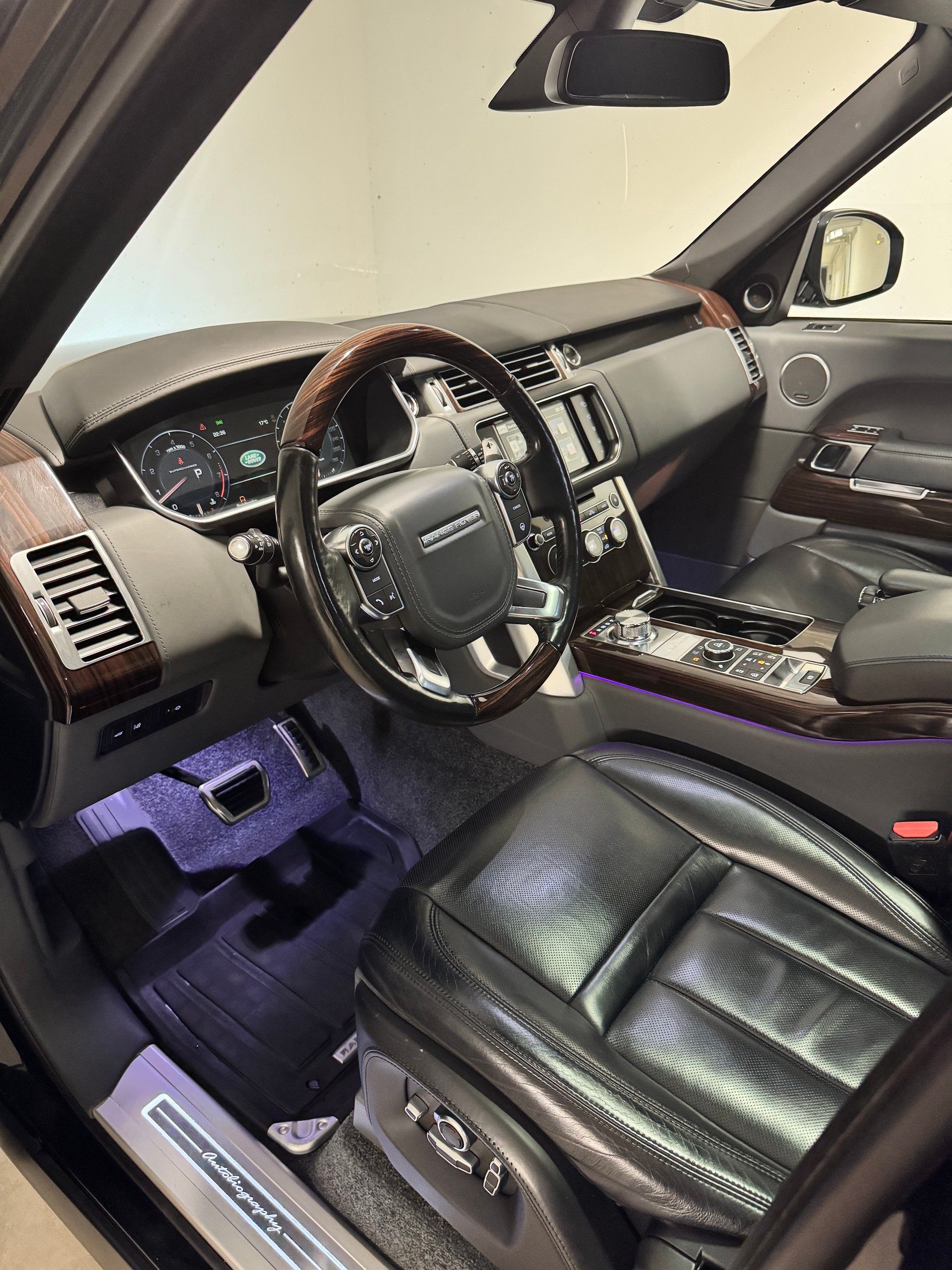 LAND ROVER Range Rover LWB 5.0 V8 SV Autobiography *Two Tone* *Fond Sitze* *Vollausstattung*-image-5