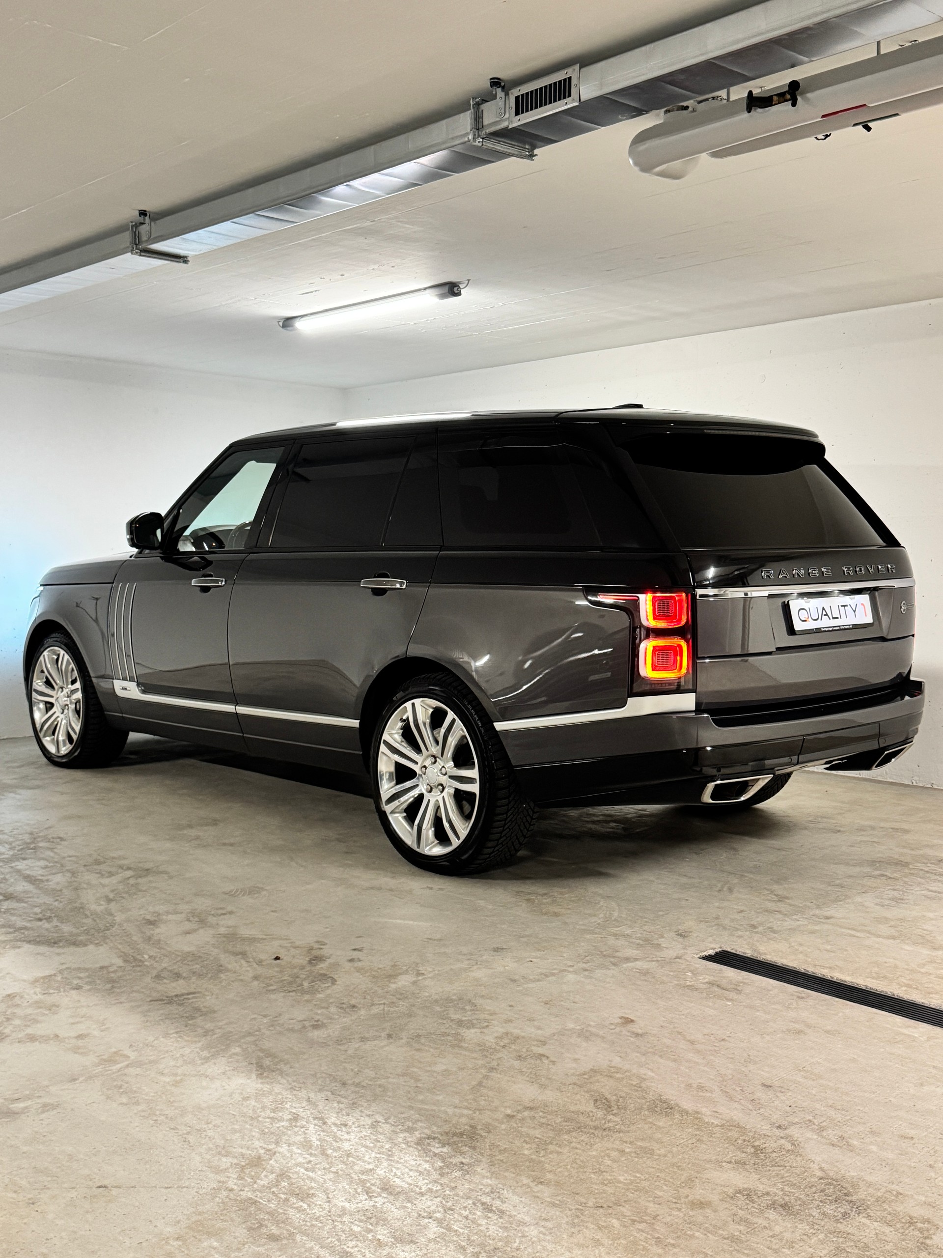 LAND ROVER Range Rover LWB 5.0 V8 SV Autobiography *Two Tone* *Fond Sitze* *Vollausstattung*-image-4