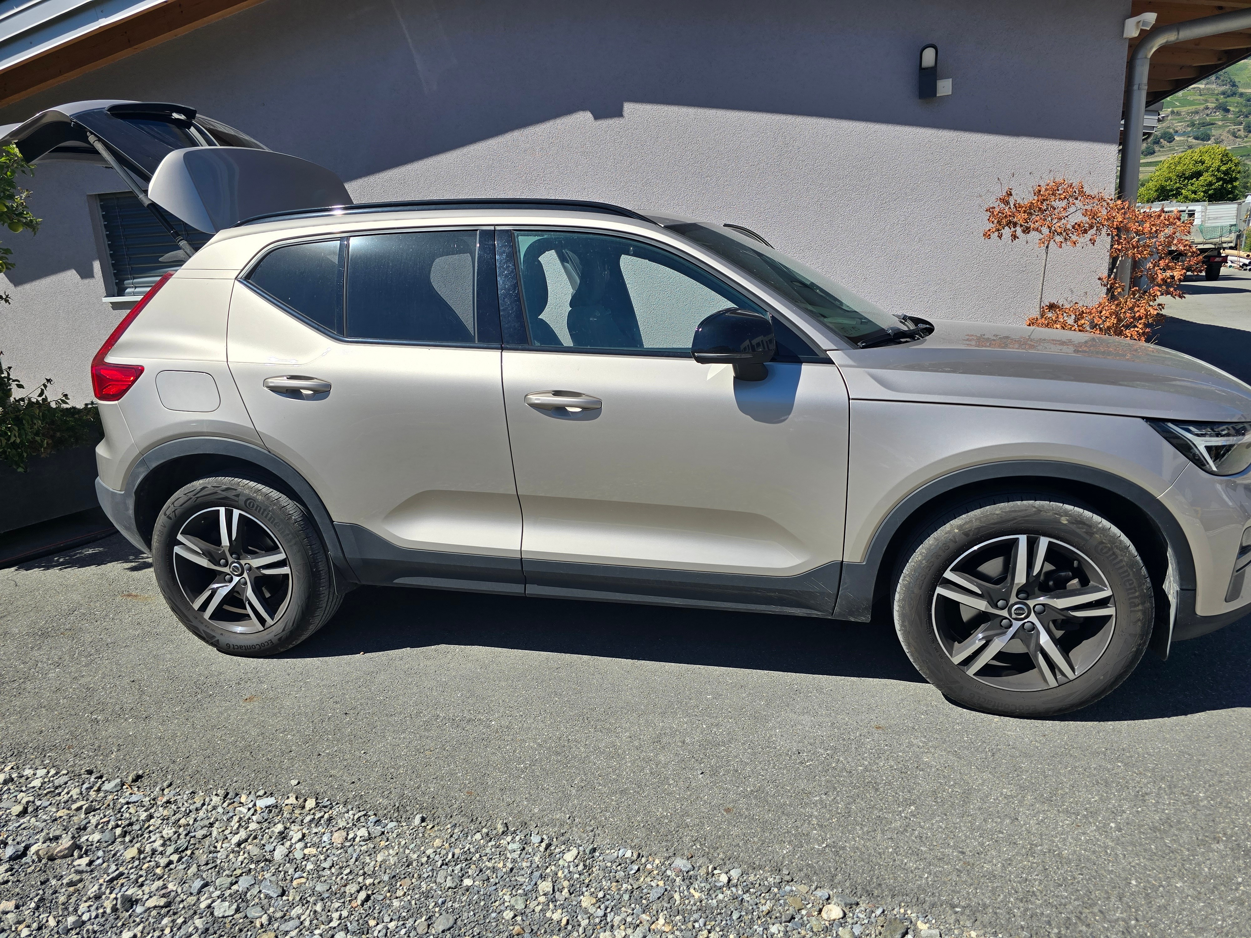VOLVO 2.0 B3 MH Plus Dark — slika 1