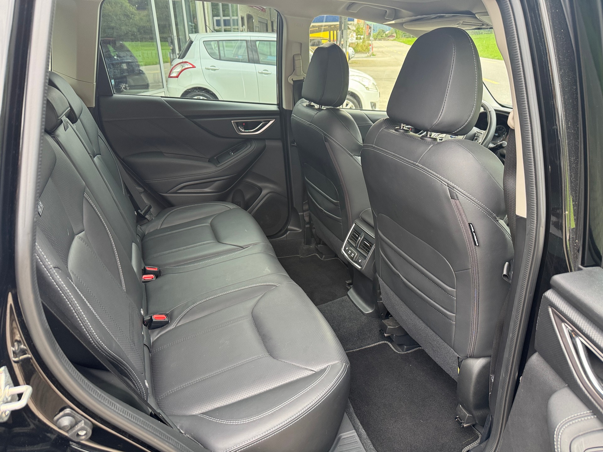 SUBARU Forester 2.0i e-Boxer Luxury Lineartronic-image-7