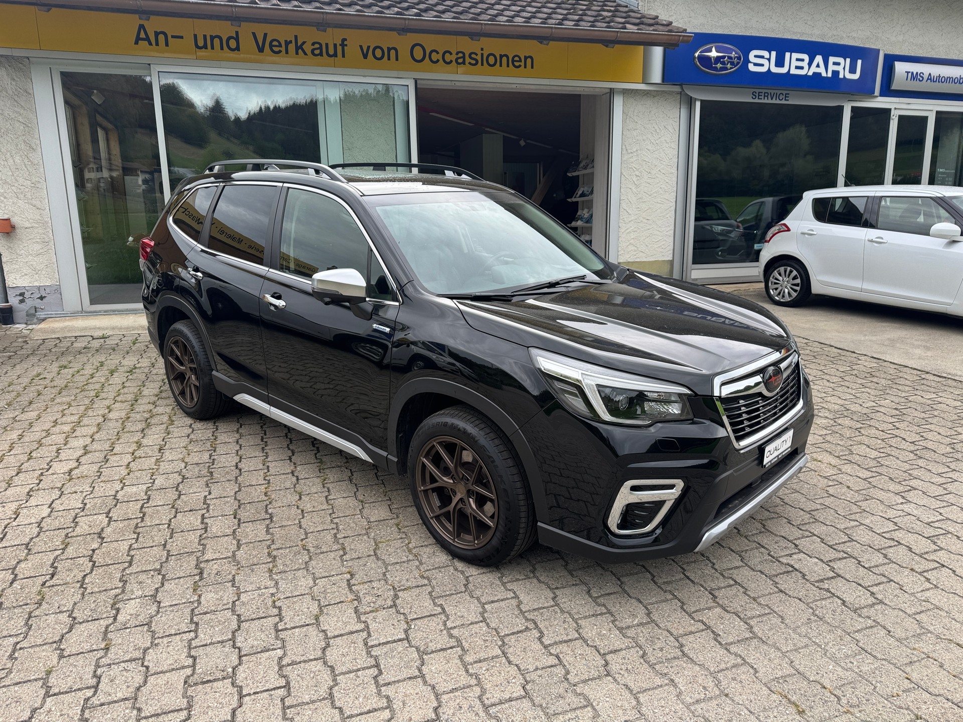 SUBARU Forester 2.0i e-Boxer Luxury Lineartronic-image-5