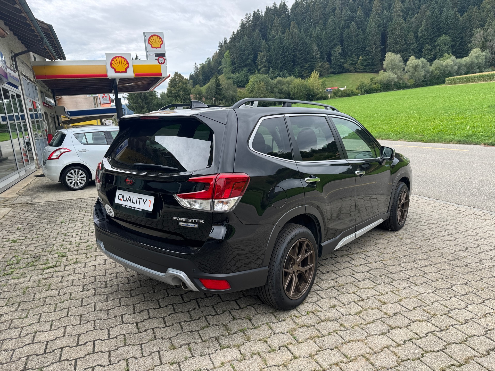 SUBARU Forester 2.0i e-Boxer Luxury Lineartronic-image-3