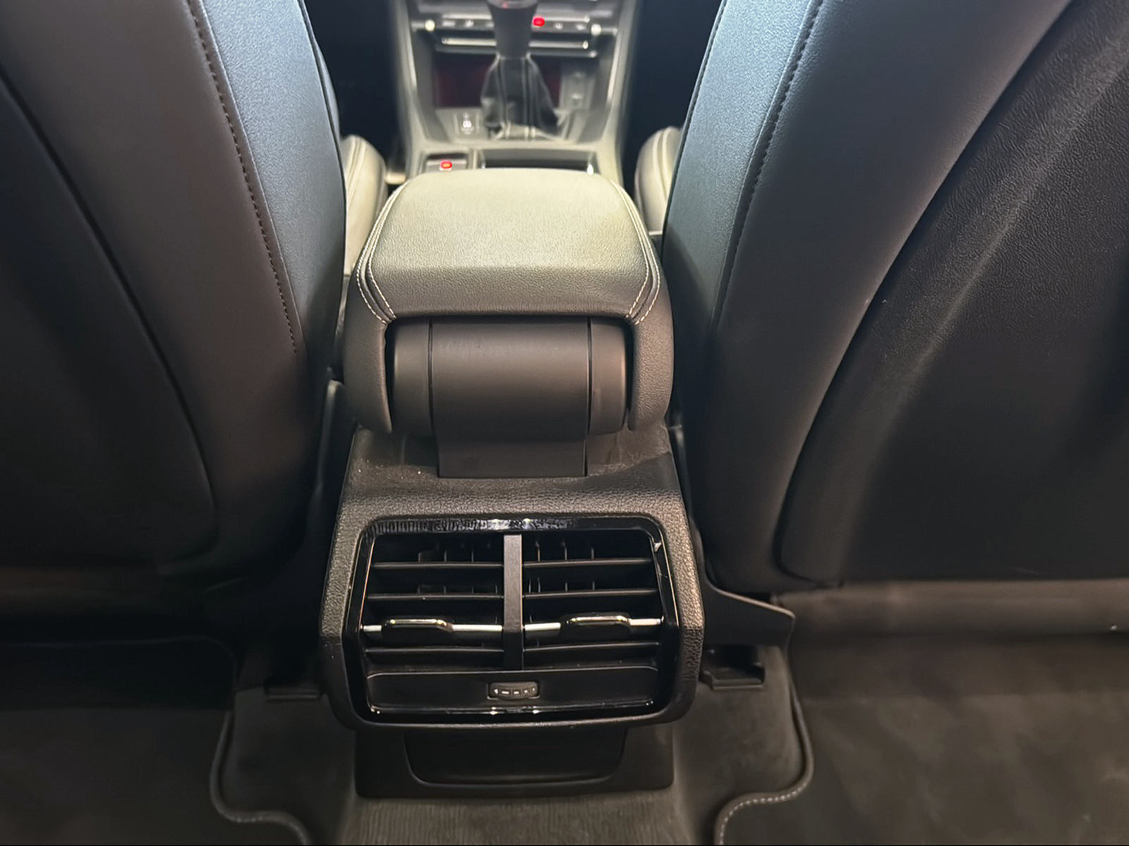 AUDI Q3 45 TFSI e S line S-tronic-image-16