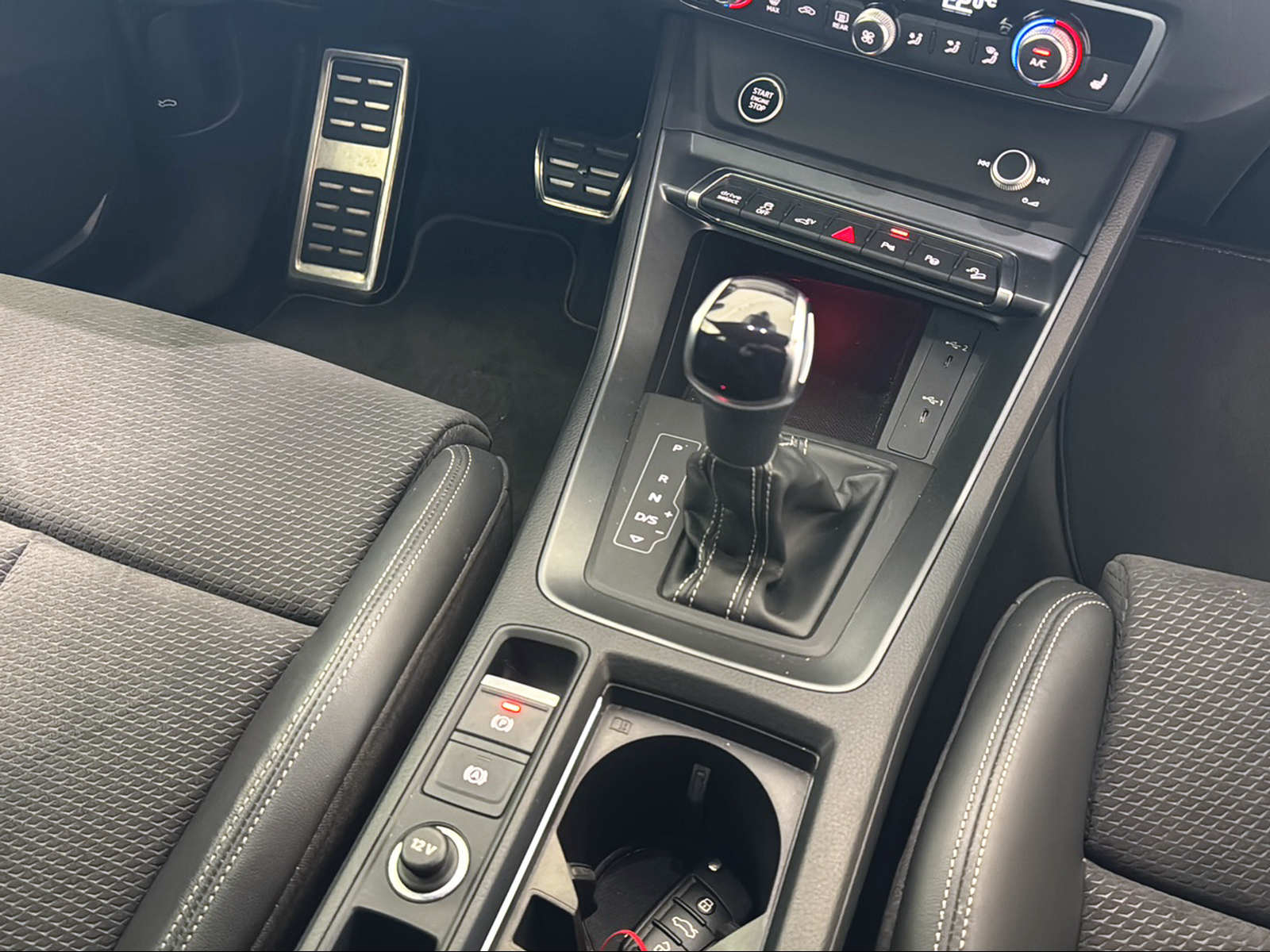 AUDI Q3 45 TFSI e S line S-tronic-image-14