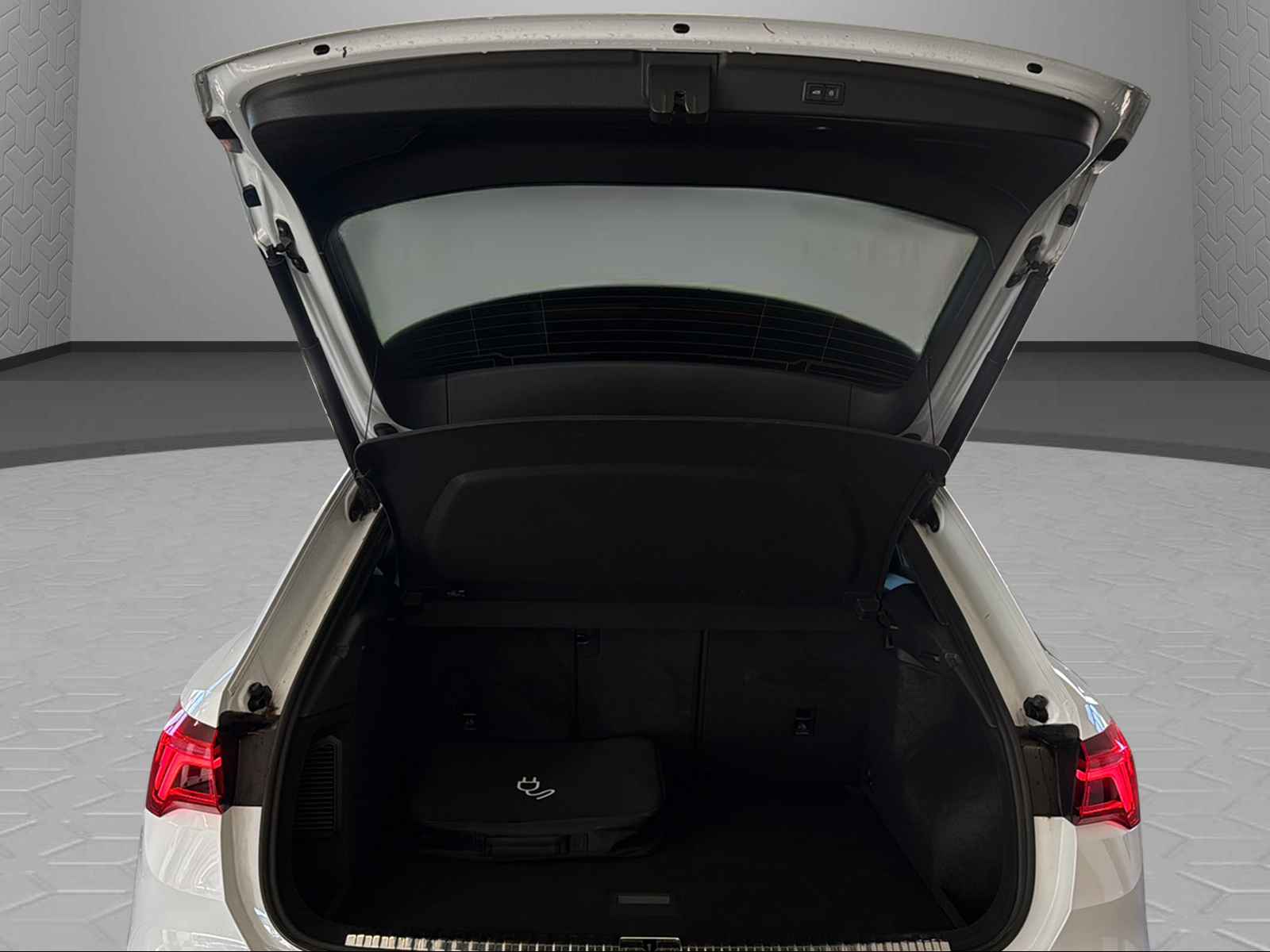 AUDI Q3 45 TFSI e S line S-tronic-image-9