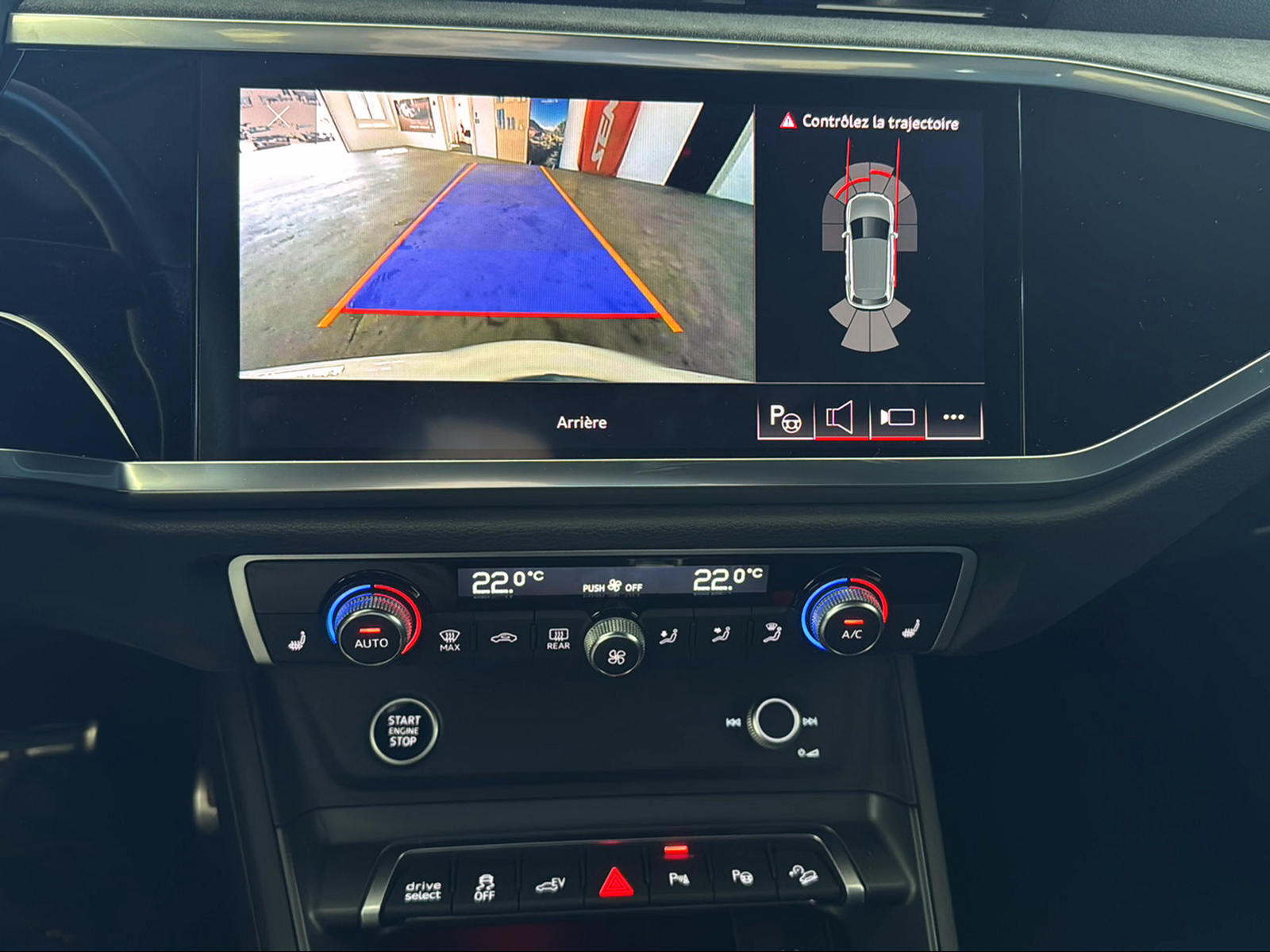 AUDI Q3 45 TFSI e S line S-tronic-image-17