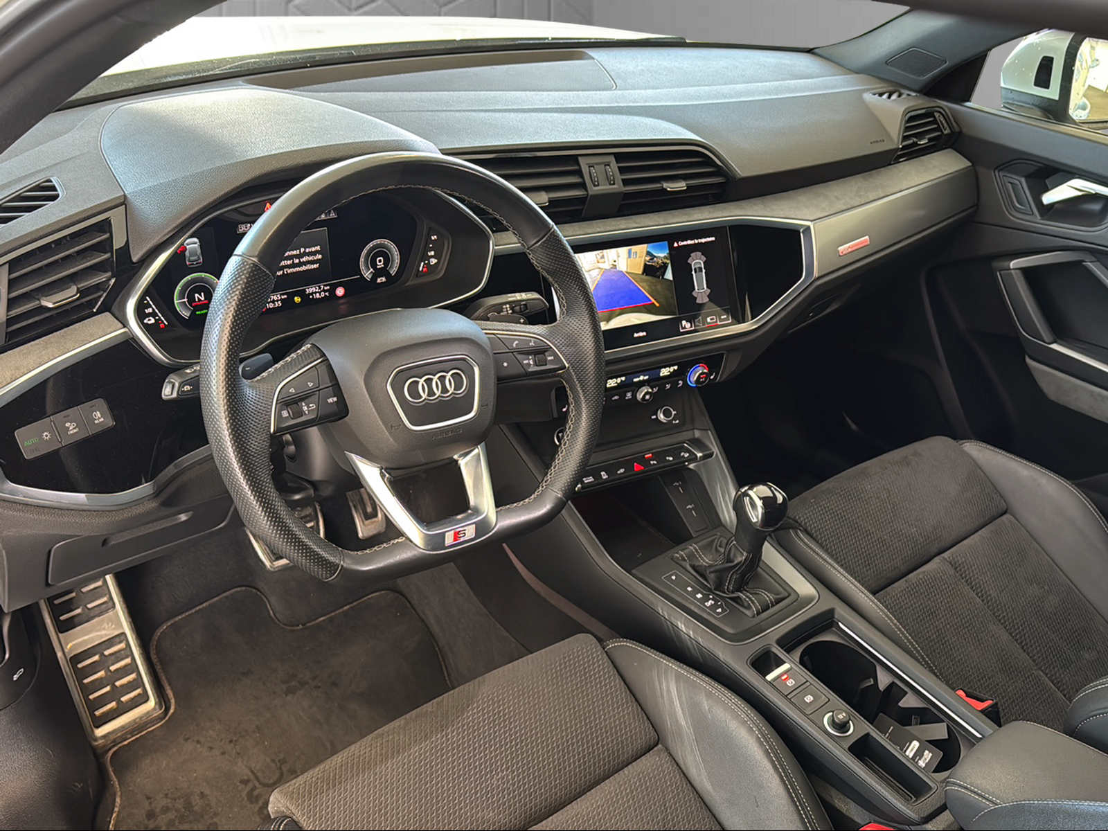 AUDI Q3 45 TFSI e S line S-tronic-image-11